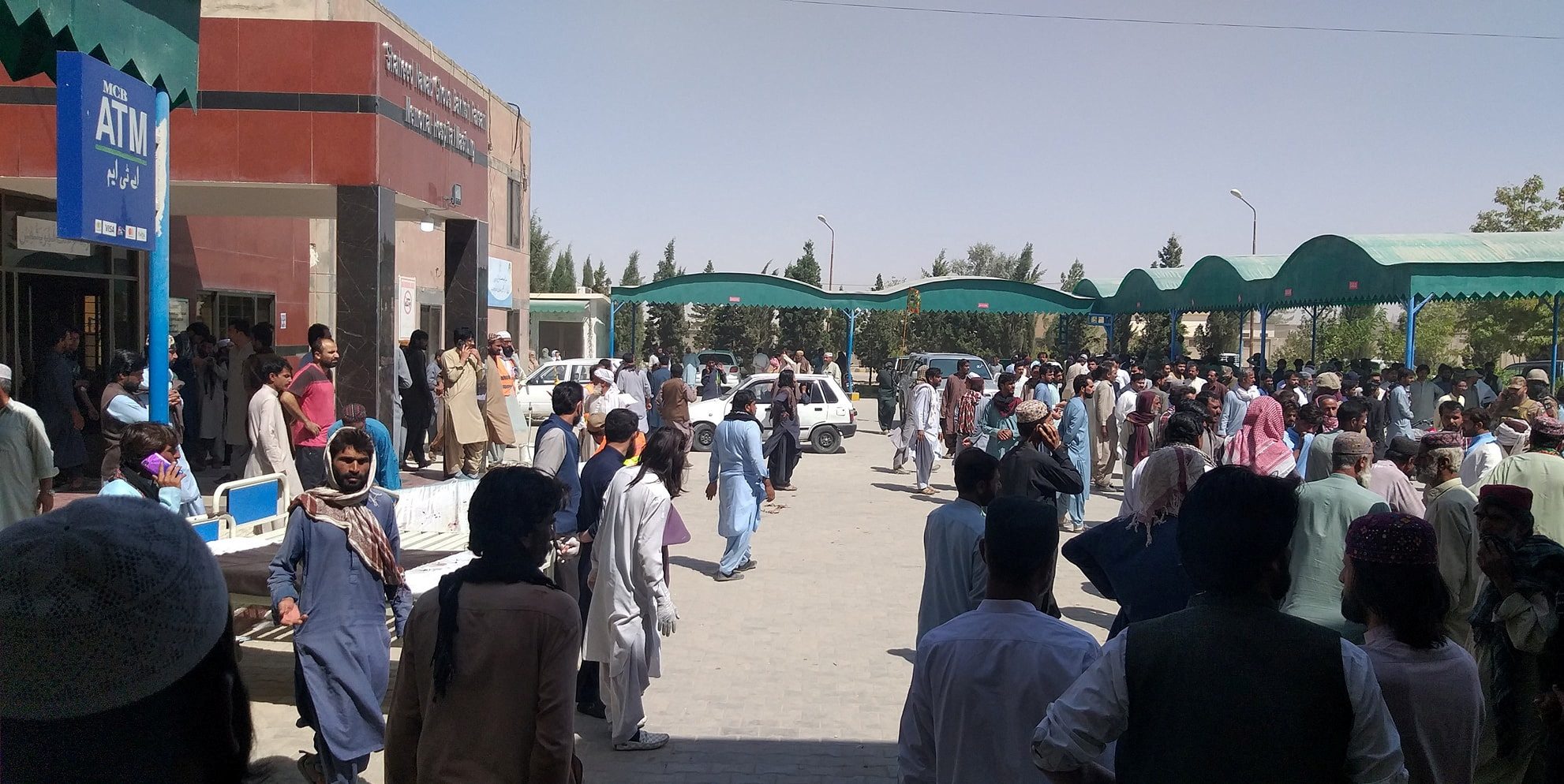 عشرات القتلى والجرحى بتفجيرَين انتحاريين استهدفا مسجدين بباكستان.. كانوا يحتفلون بالمولد النبوي