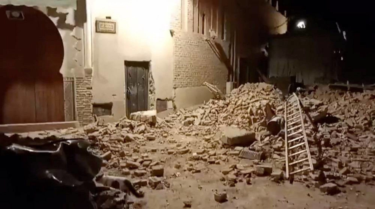 فيديوهات توثق اللحظات الأولى لزلزال المغرب.. مبانٍ انهارت على رؤوس المارة وهلع بين المواطنين