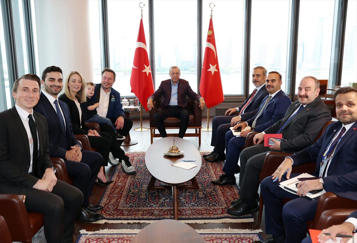 أردوغان يدعو ماسك لإنشاء مصنع لـ”تسلا” بأنقرة.. ومالك “إكس” يرغب بتقديم خدمات ستارلينك بتركيا