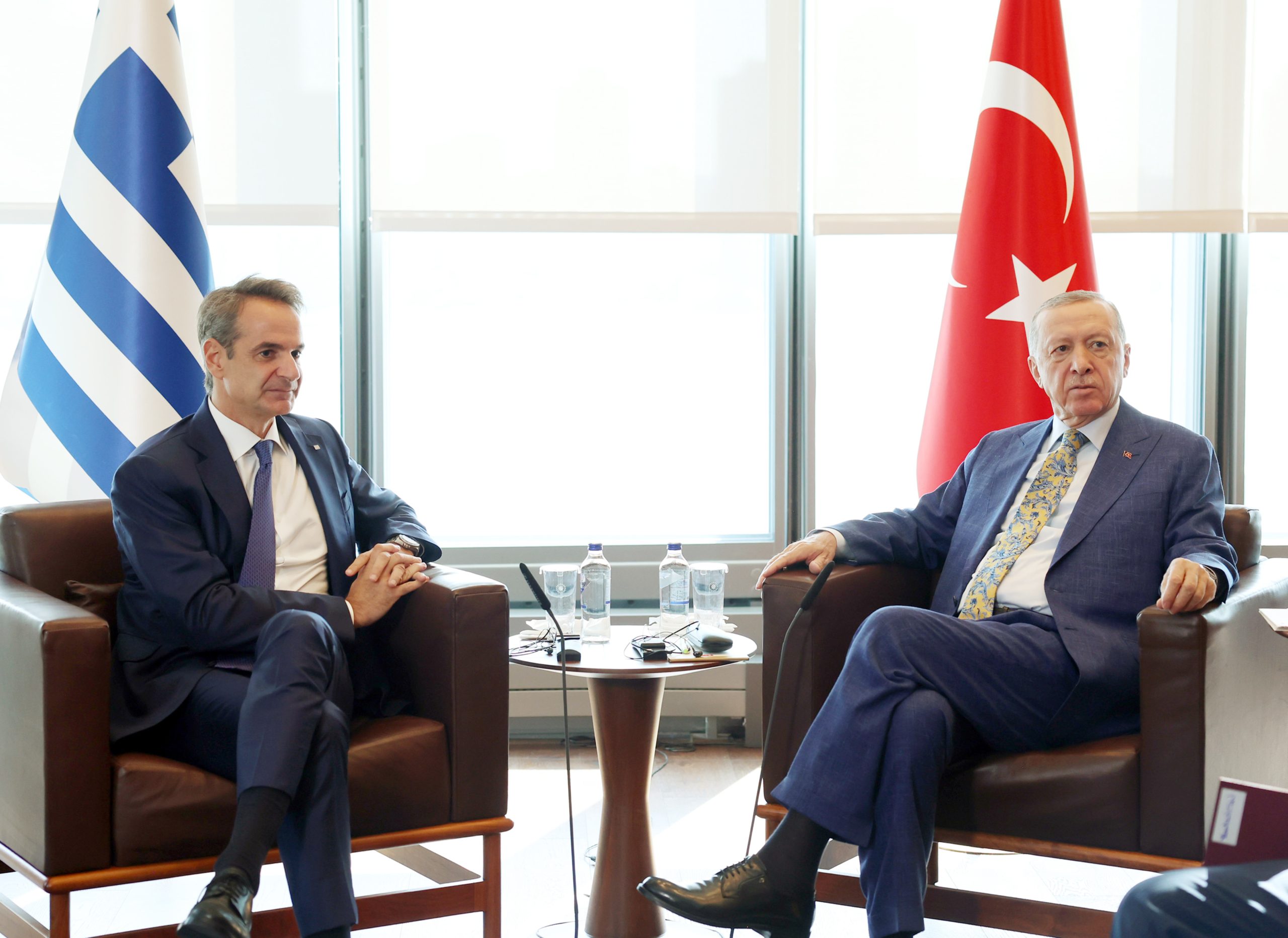أردوغان وميتسوتاكيس يتفقان على العمل معاً لمعالجة قضية الهجرة: تمثل تحدياً مشتركاً لكلا البلدين