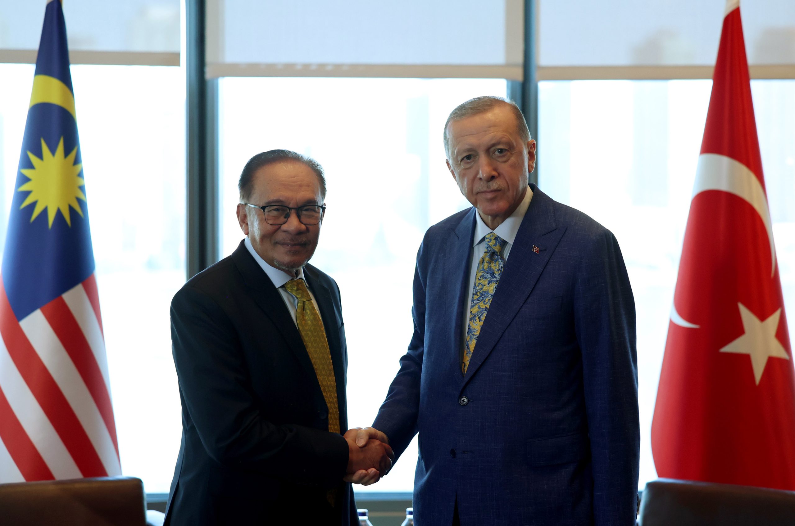 أردوغان ورئيس وزراء ماليزيا يلتقيان في نيويورك.. أدانا حرق المصحف والخطابات المشجعة للكراهية