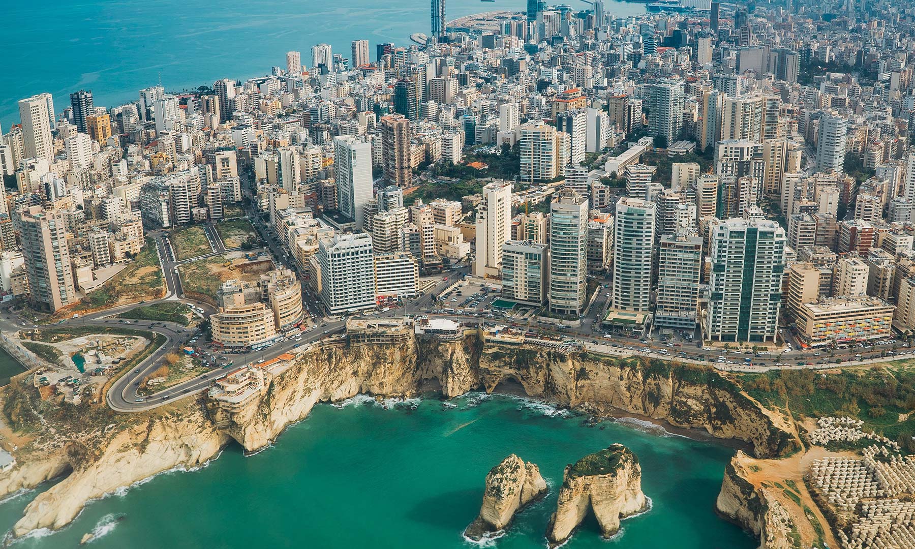 زيارات أمريكية إيرانية متزامنة ورفيعة المستوى إلى لبنان.. ما الدوافع والأهداف؟