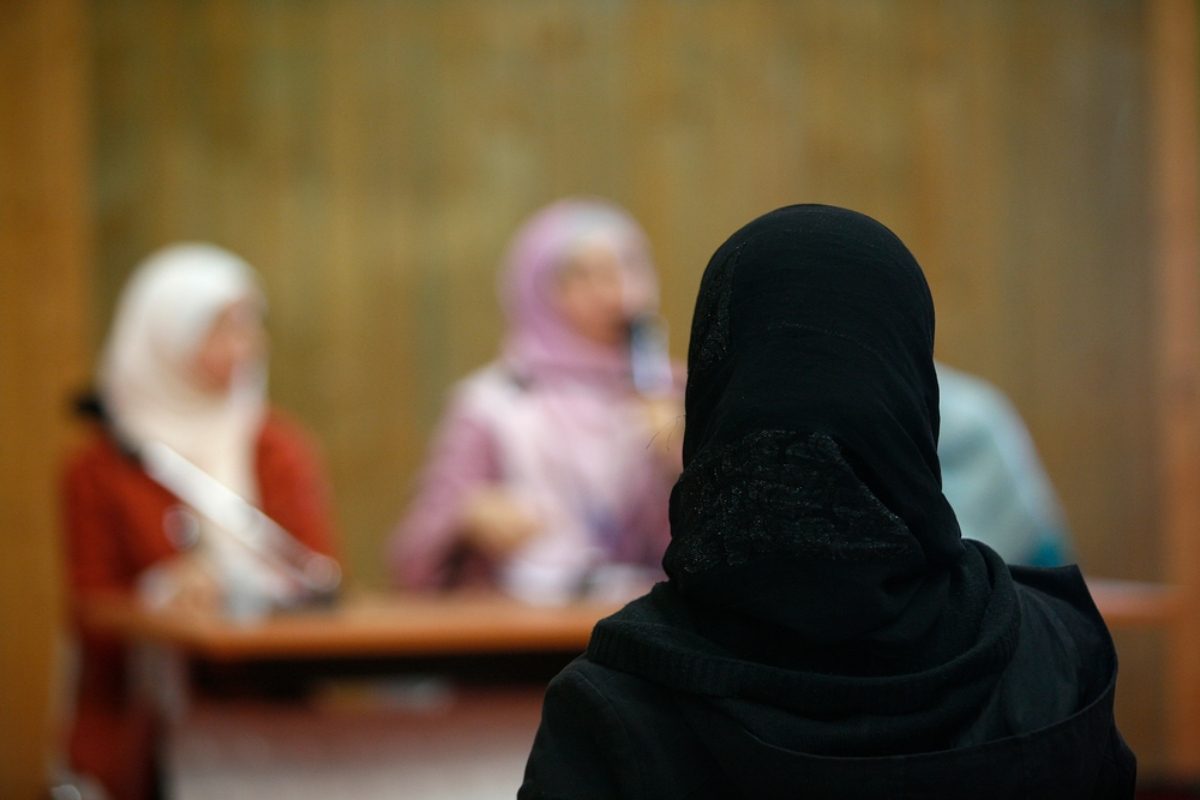 برلمان سويسرا يقرّ قانوناً لتجريم تغطية الوجه.. فرض غرامات مالية على المخالفين ورفض الاعتراضات