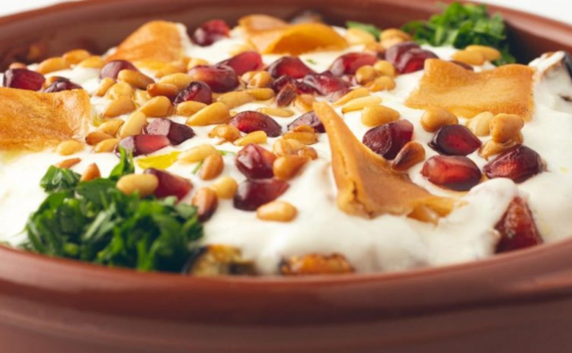 فتة الباذنجان باللبن والطحينة