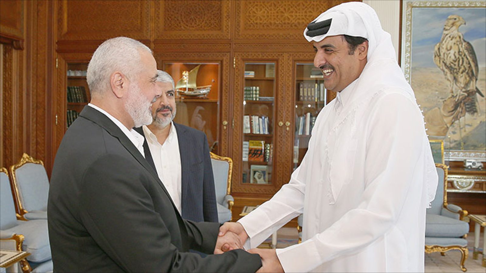 الأمير تميم بن حمد آل ثاني ورئيس المكتب السياسي لحركة حماس إسماعيل هنية، أرشيفية / QNA