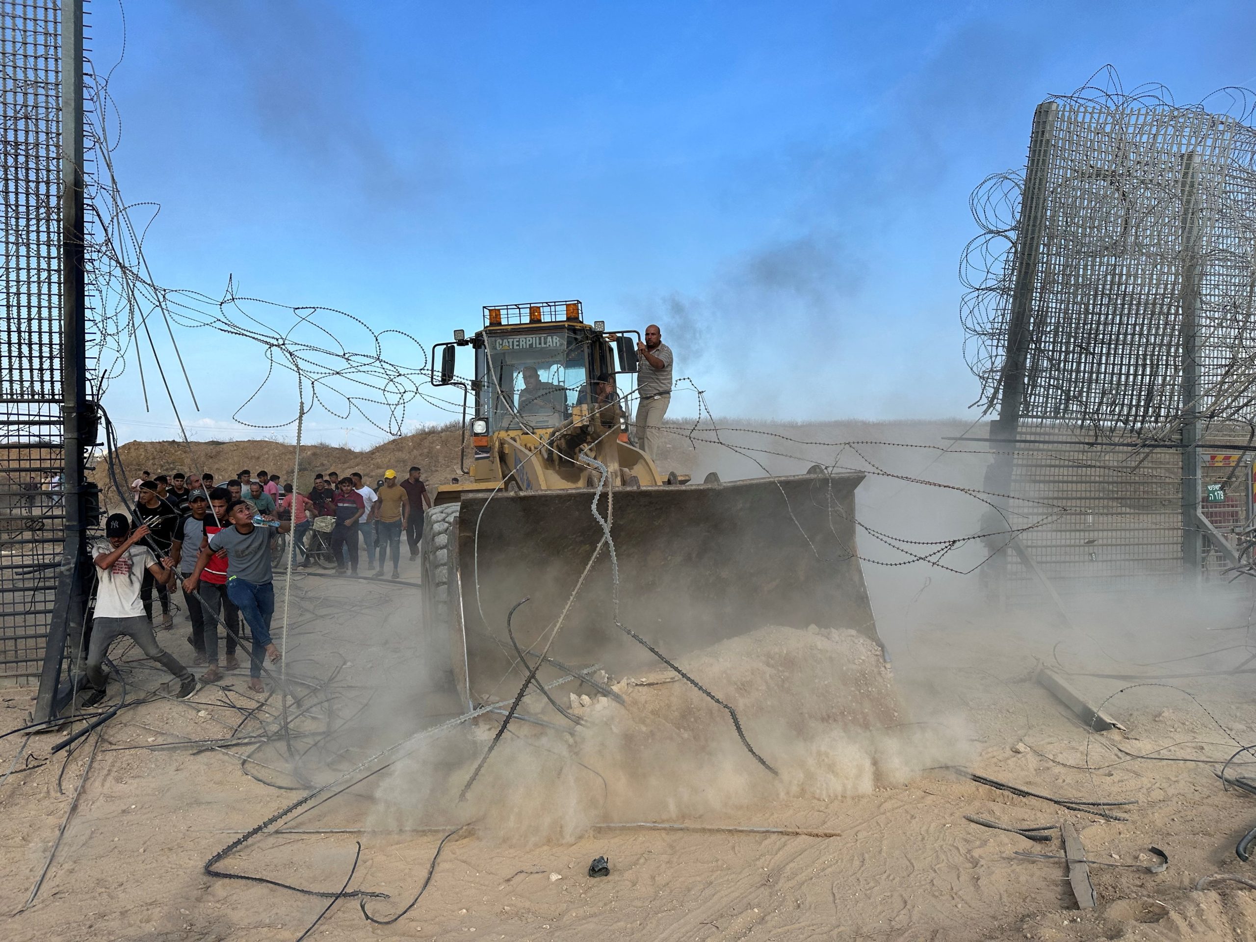 رويترز/ الجدار الحديدي بين غزة والمناطق المحتلة