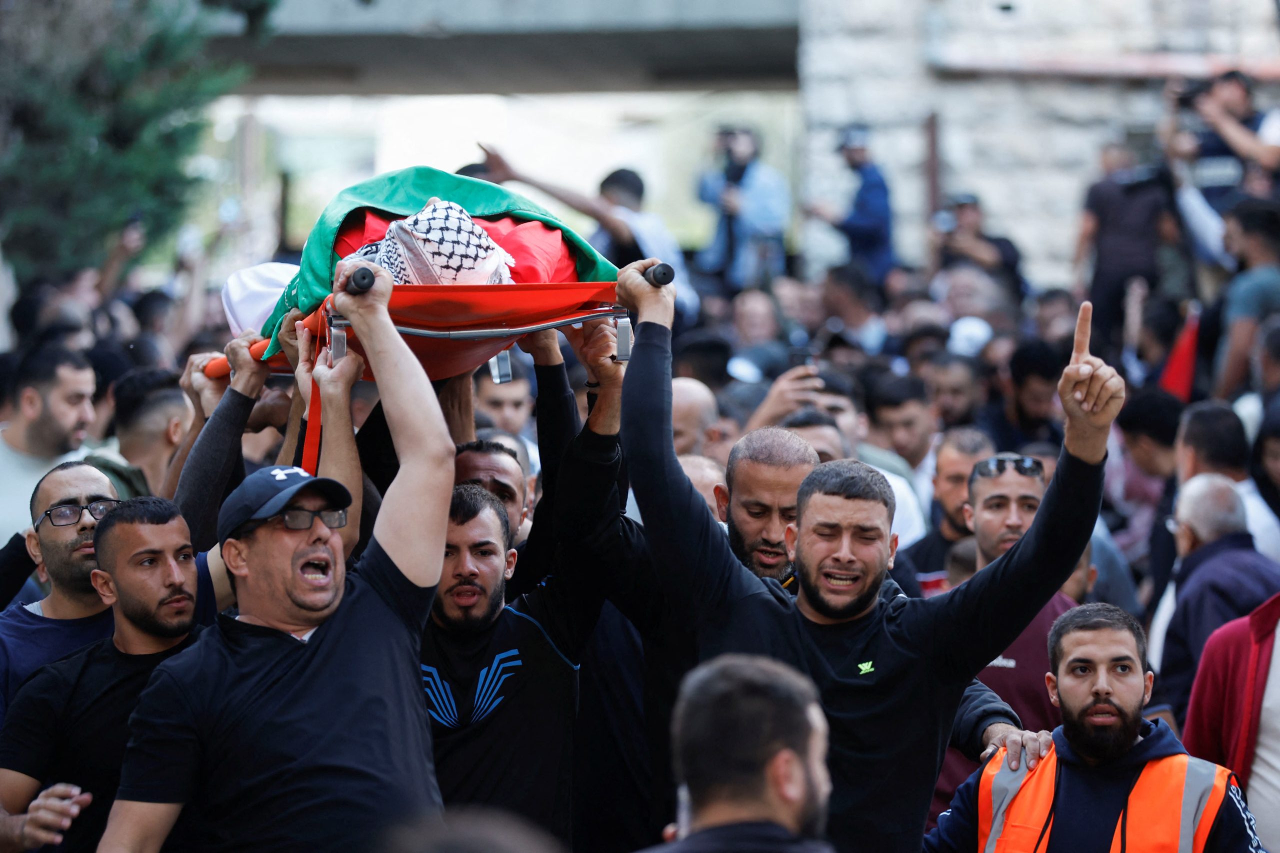 استشهاد فلسطينيَّين بالضفة أحدهما برصاص مستوطن.. إضراب عام ومسيرات تضامنية مع غزة