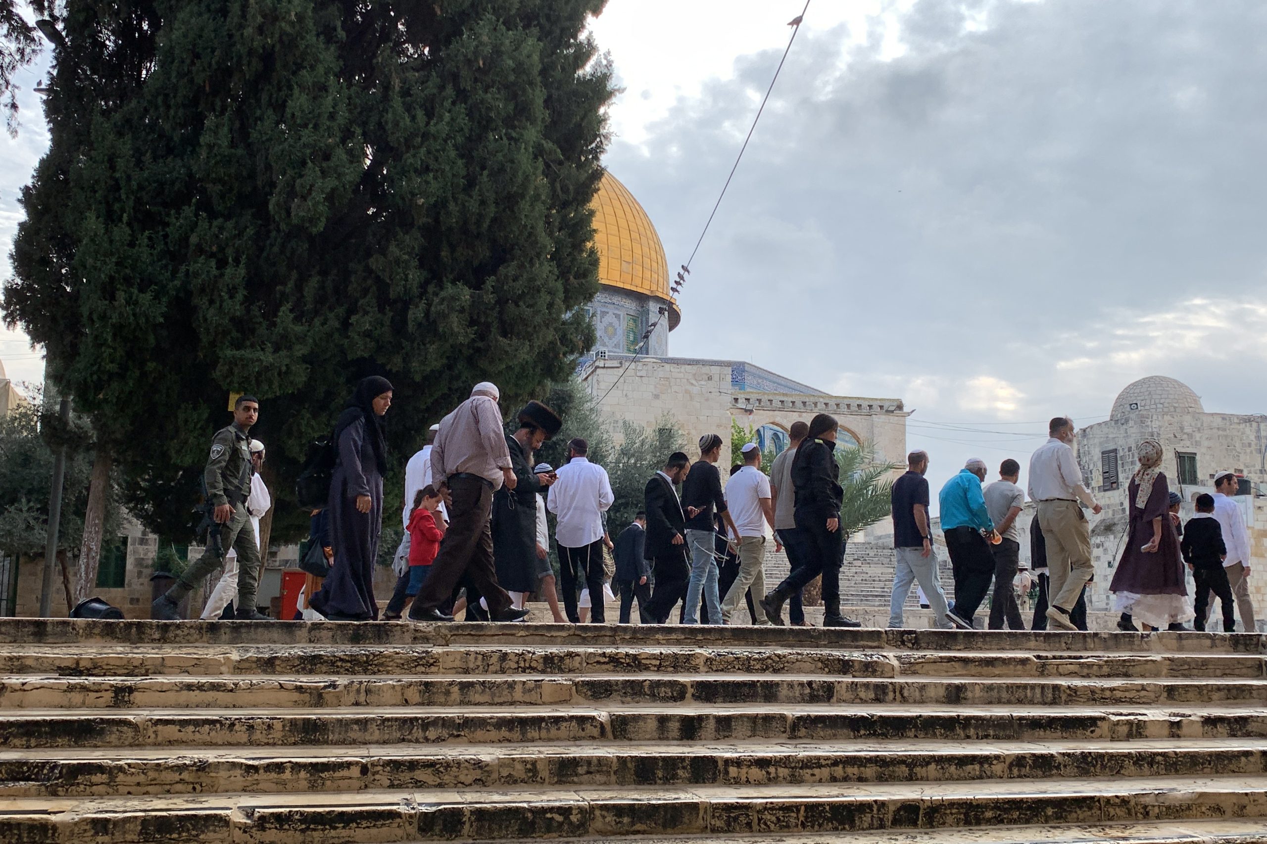 الاحتلال يحول القدس لـ”ثكنة عسكرية”.. منع المقدسيين من دخول الأقصى وسط اقتحامات جديدة للمستوطنين