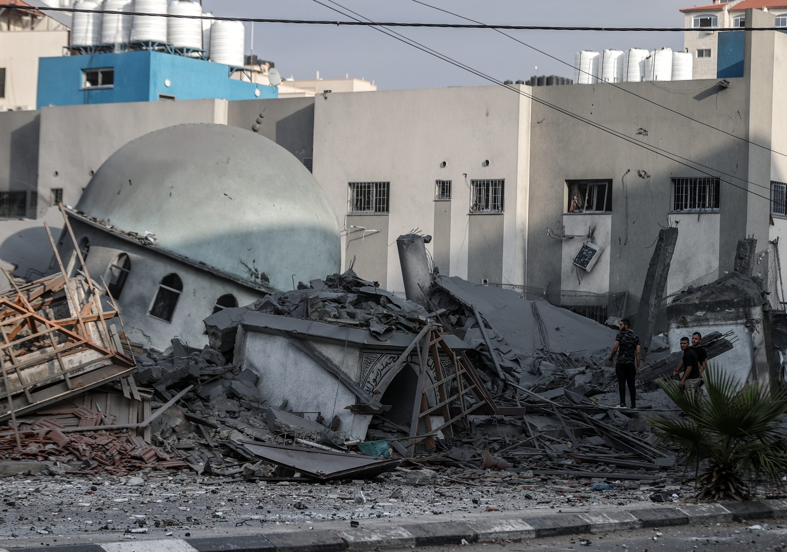 الاحتلال يدمّر أجزاء كبيرة من حي كامل في غزة.. وتل أبيب تأمر بتكثيف الهجمات على القطاع