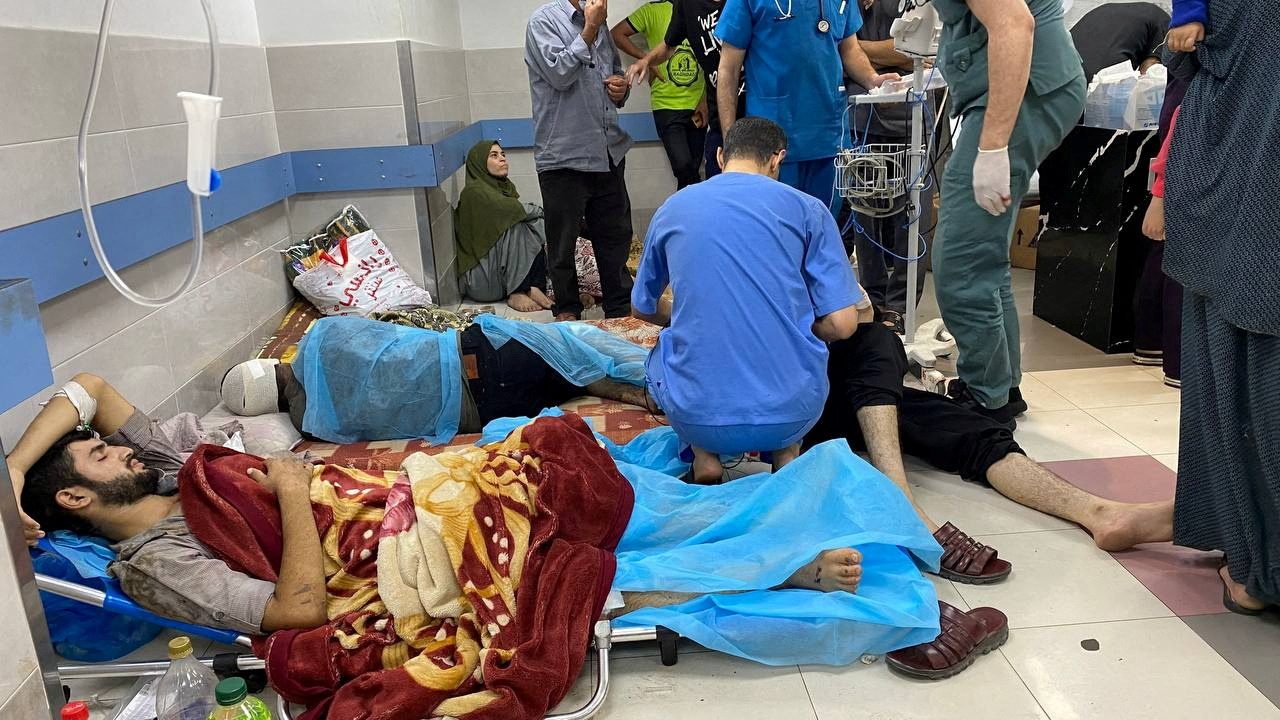 الاحتلال قنبلة أطباء مستشفيات قطاع غزة