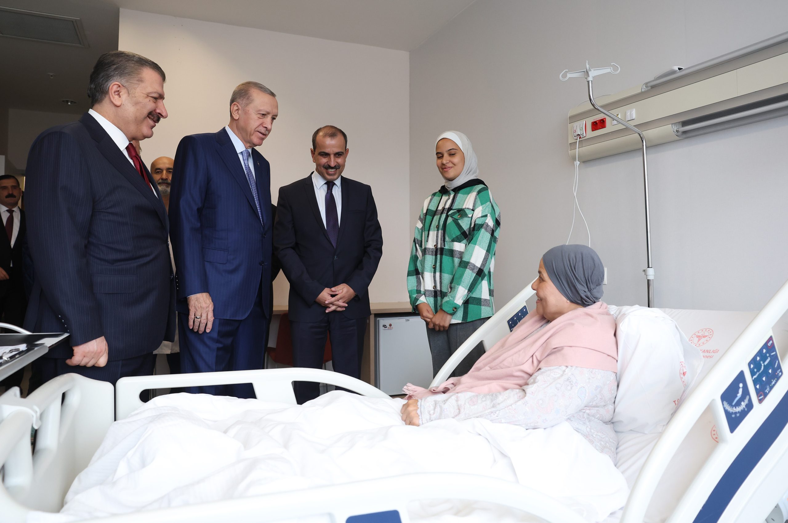 تركيا تستقبل 26 مريضاً مع مرافقيهم من غزة.. وأردوغان يعلن إرسال سفينة مساعدات جديدة للقطاع