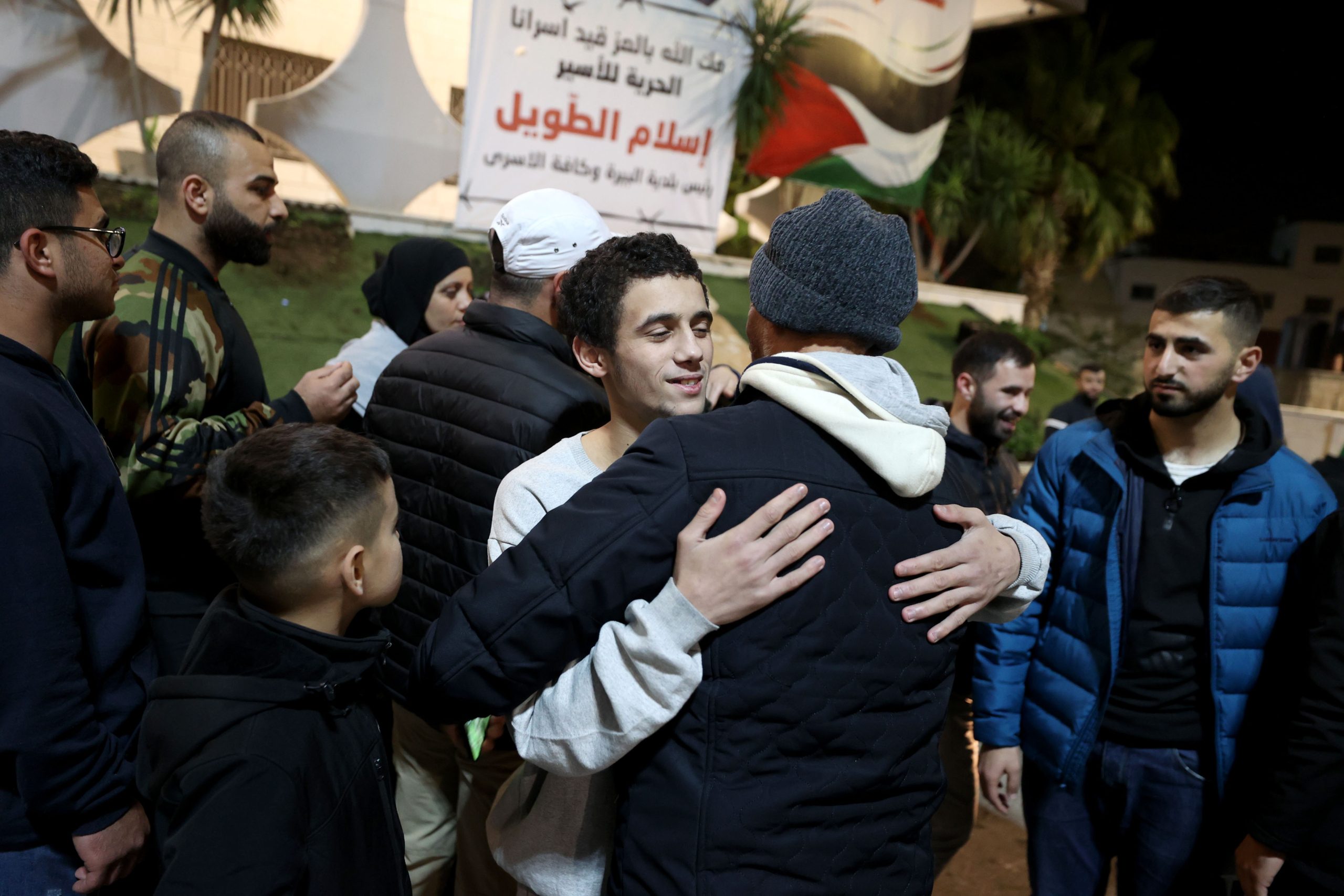 إتمام المرحلة الثالثة من صفقة التبادل.. الإفراج عن 39 طفلاً فلسطينياً أسيراً من القدس والضفة وغزة