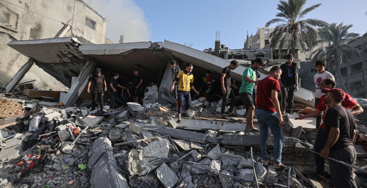مجزرة جديدة للاحتلال بغزة توقع أكثر من 100 شهيد دفعة واحدة.. استهدف منزلاً يؤوي عائلات ونازحين