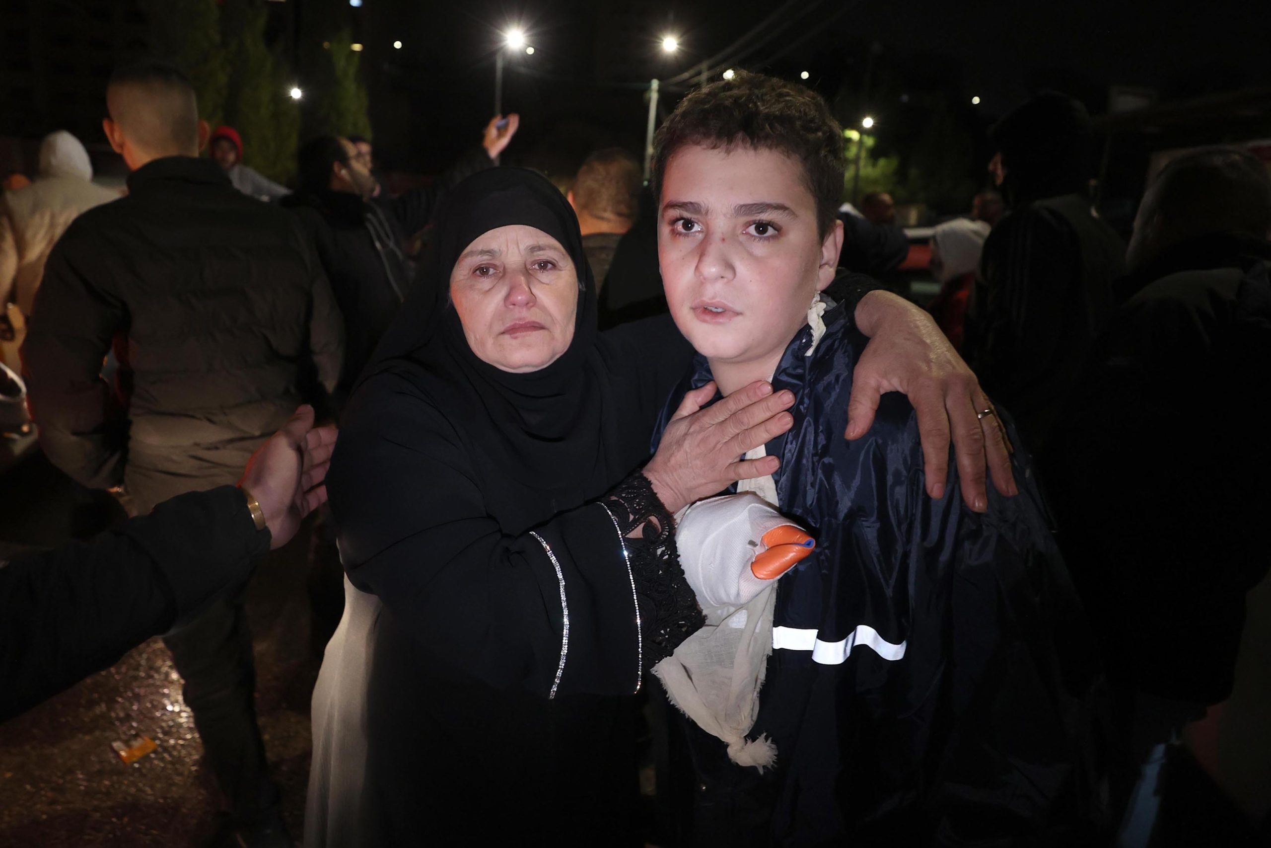 أدلة تُكذب رواية الاحتلال بالتهرب من تعذيب طفل فلسطيني.. صور أشعة وثَّقت كسوراً بيديه وأصابعه