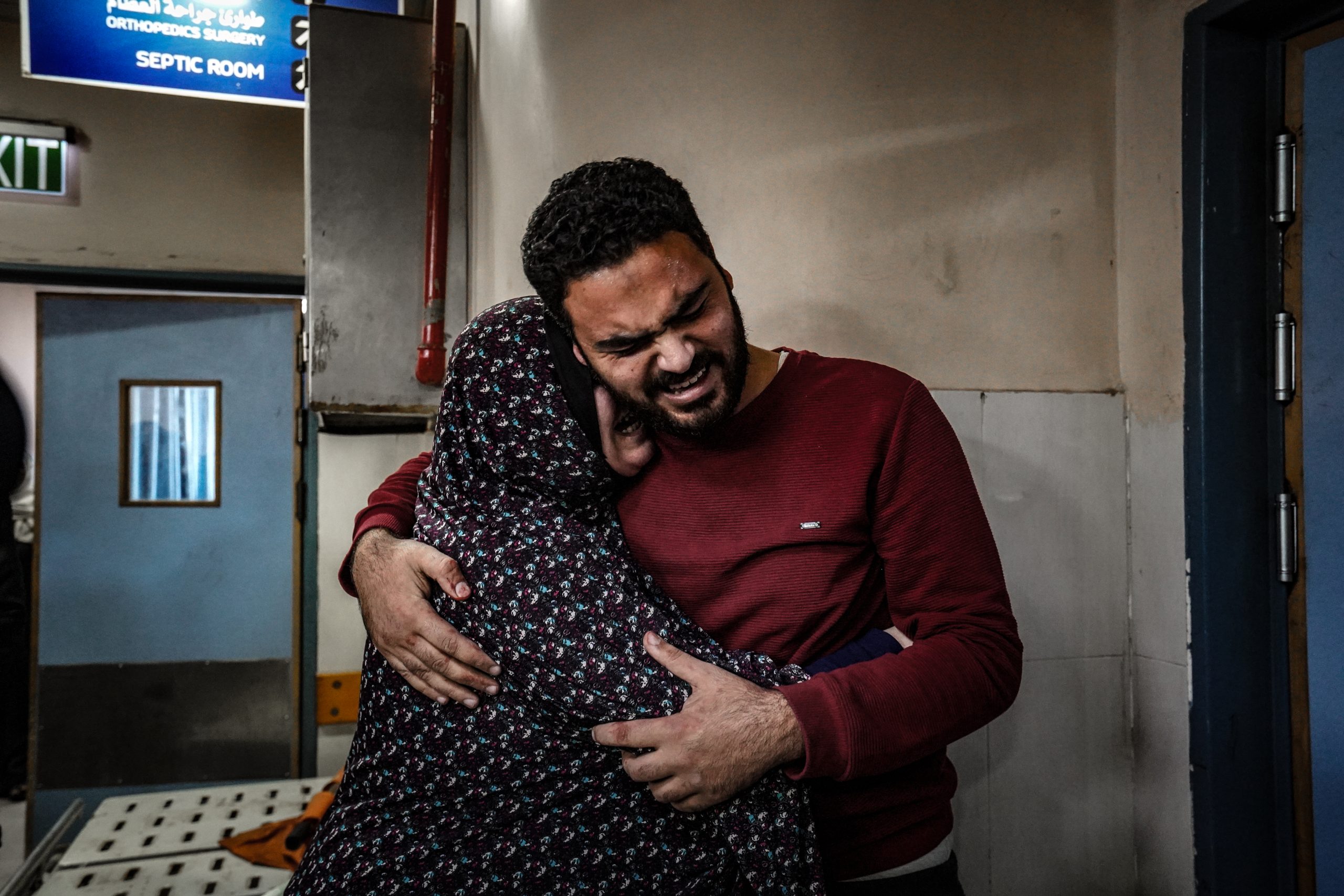 “كل عام وفلسطين حرة”.. ناشطون على مواقع التواصل ينتقدون احتفالات العالم بالسنة الجديدة ويتضامنون مع غزة