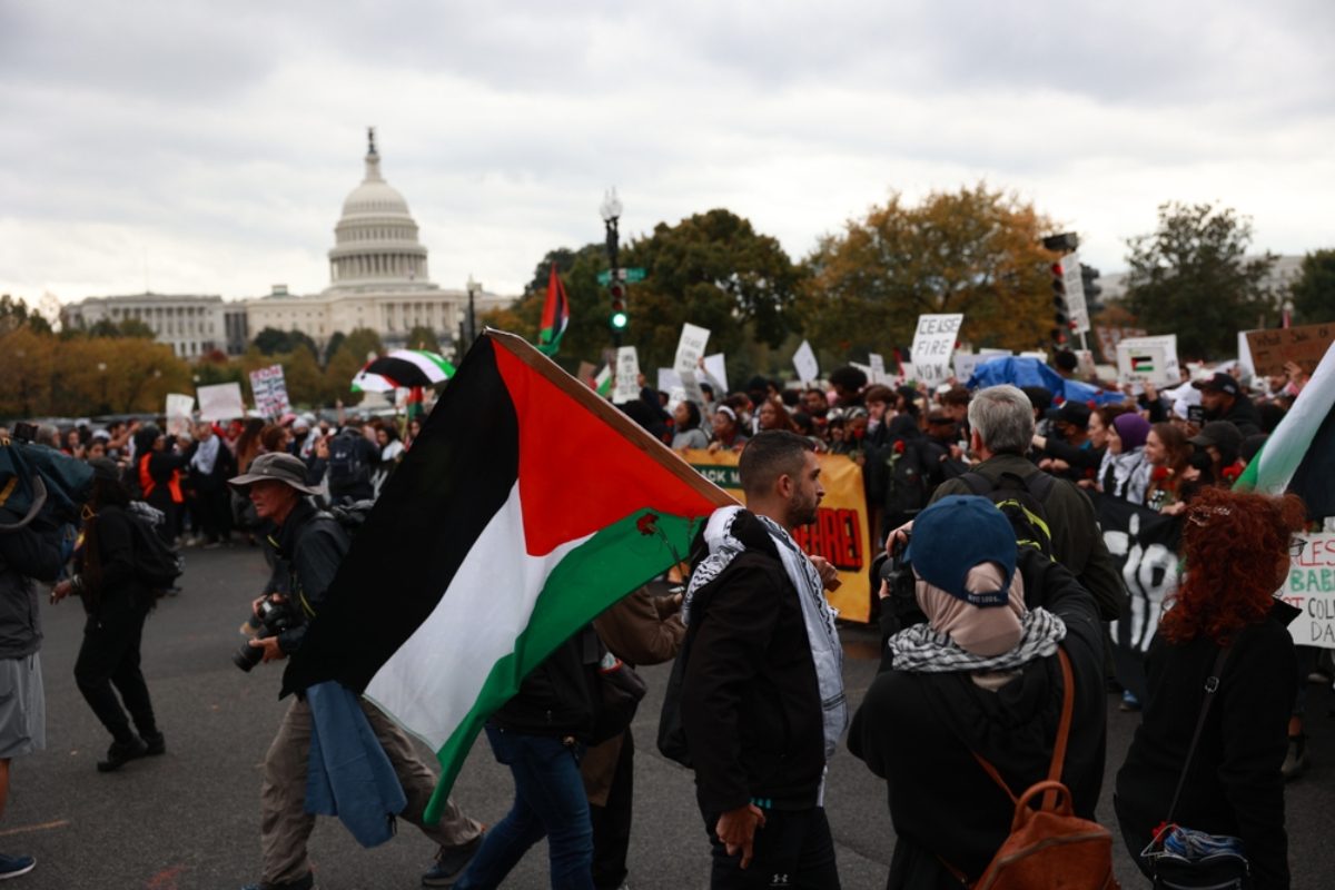 ترحيل آلاف الفلسطينيين