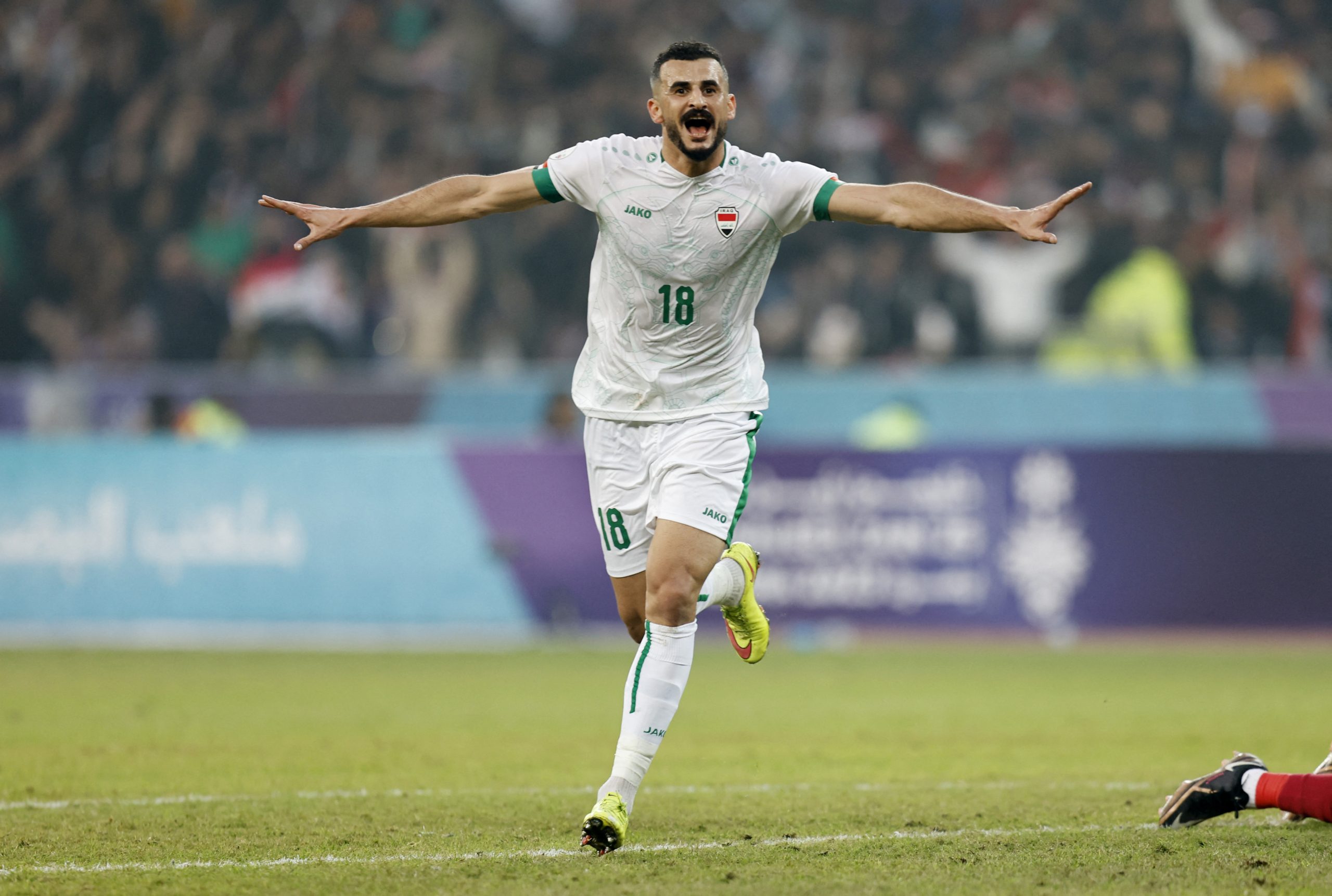 أيمن حسين نجم منتخب العراق (رويترز)