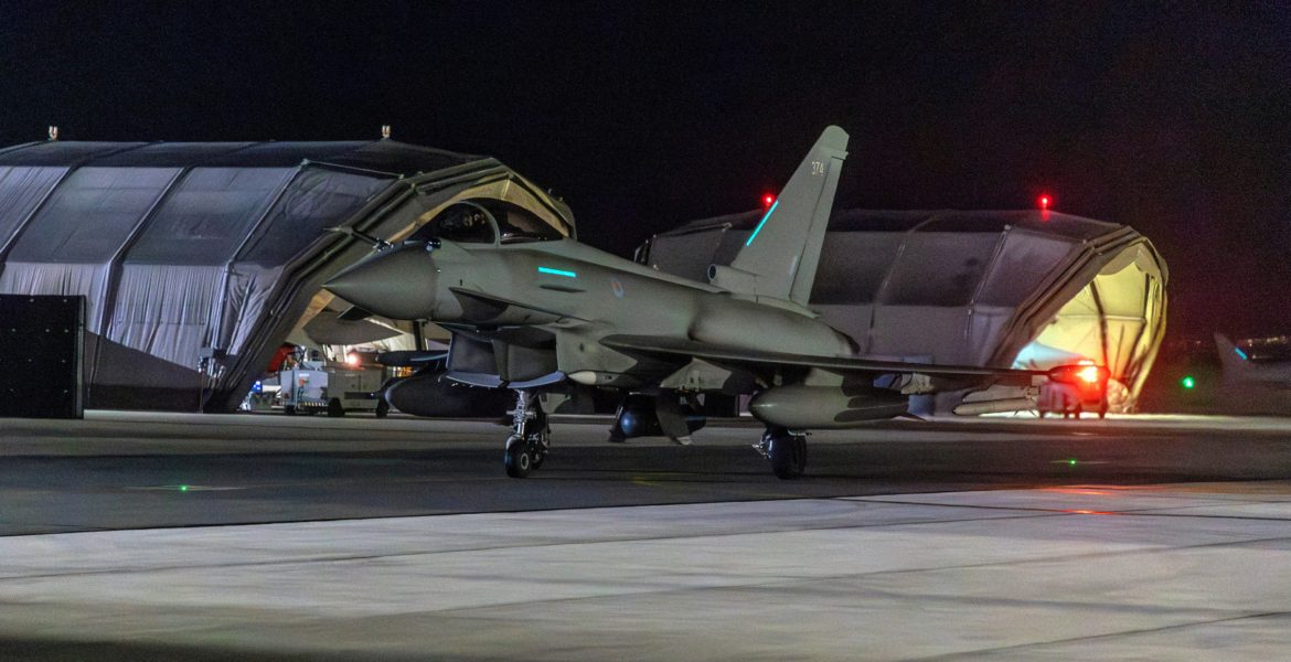 أمريكا تنفذ هجمات جديدة ضد الحوثيين باليمن.. أعلنت استهدافها صاروخاً مضاداً للسفن كان جاهزاً للإطلاق