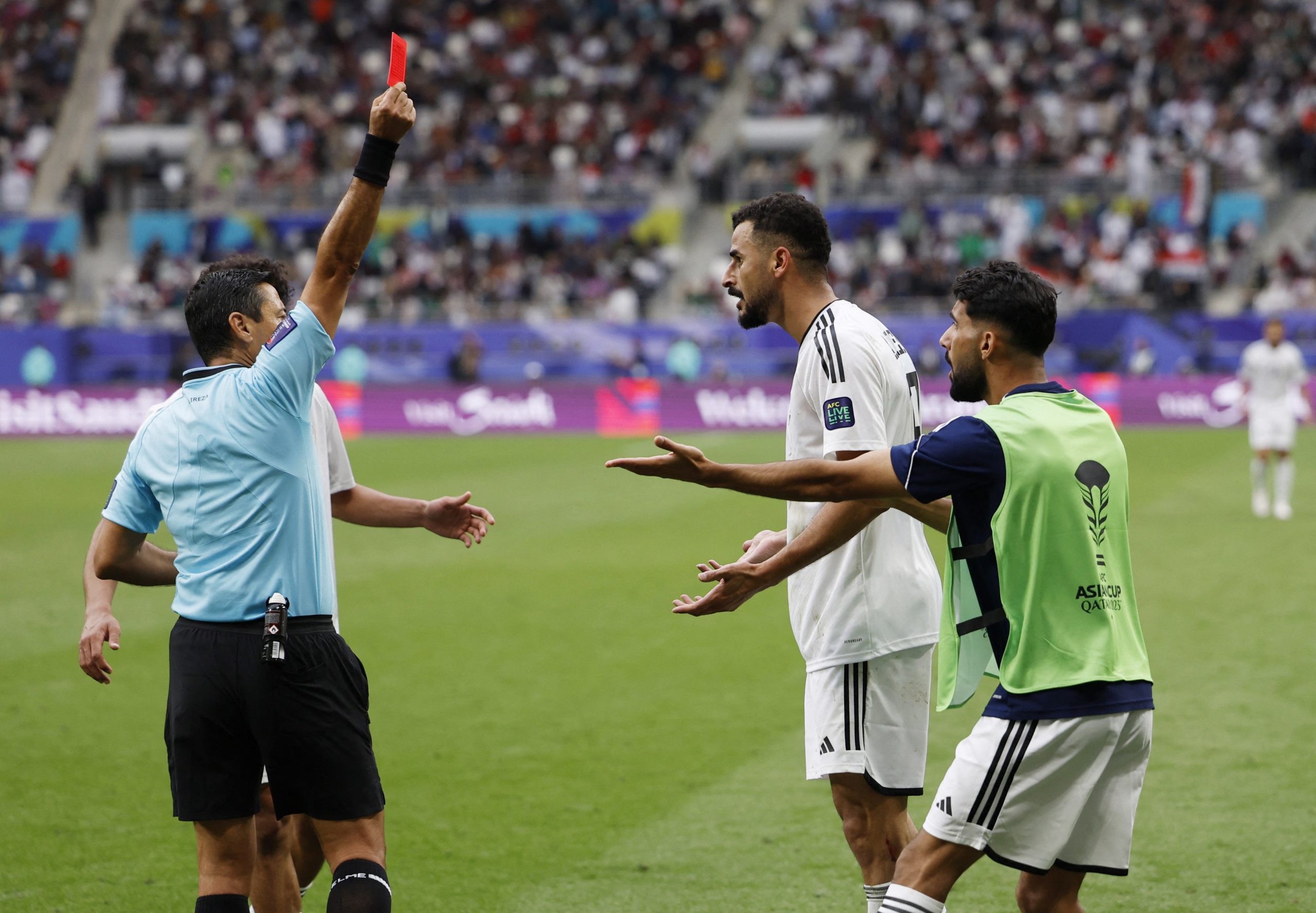 جمال الغندور يحلل سبب أيمن حسين هداف منتخب العراق (رويترز)