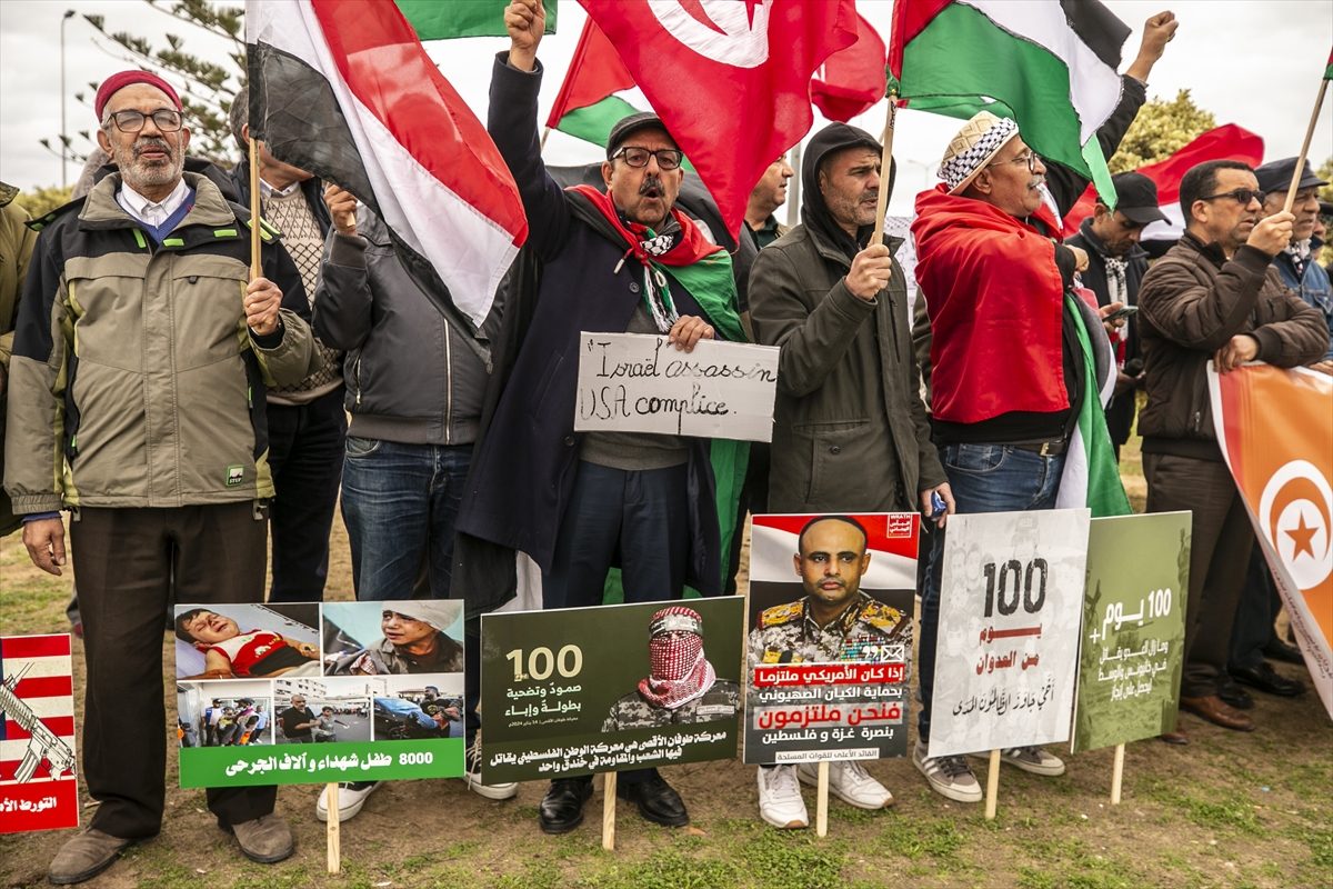 وقفة “غضب” أمام السفارة الأمريكية في تونس لدعم غزة.. المشاركون طالبوا بوقف العدوان على القطاع