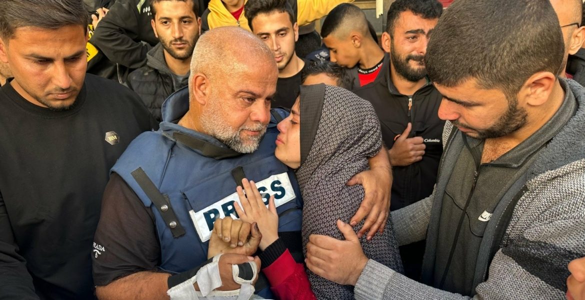 جيش الاحتلال يعترف بأنه “تعمّد” استهداف الصحفيَّين حمزة الدحدوح ومصطفى ثريا بغارة جوية في غزة