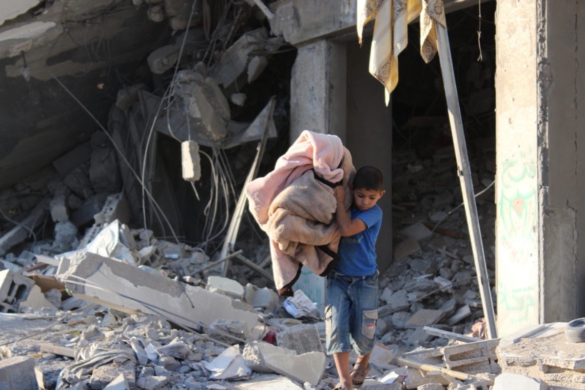 طفل فلسطيني بدون حذاء