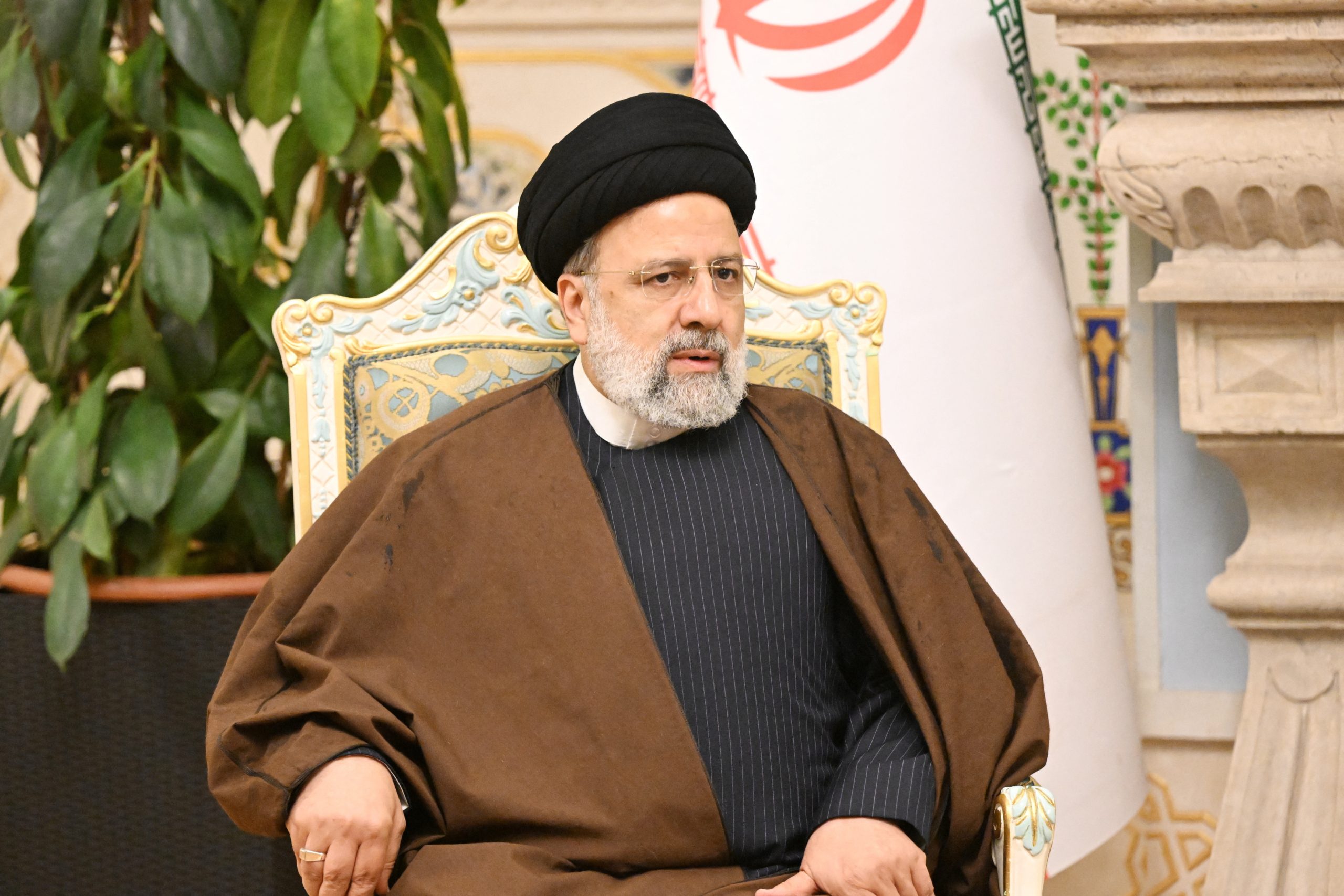 طائرة تقلّ الرئيس الإيراني