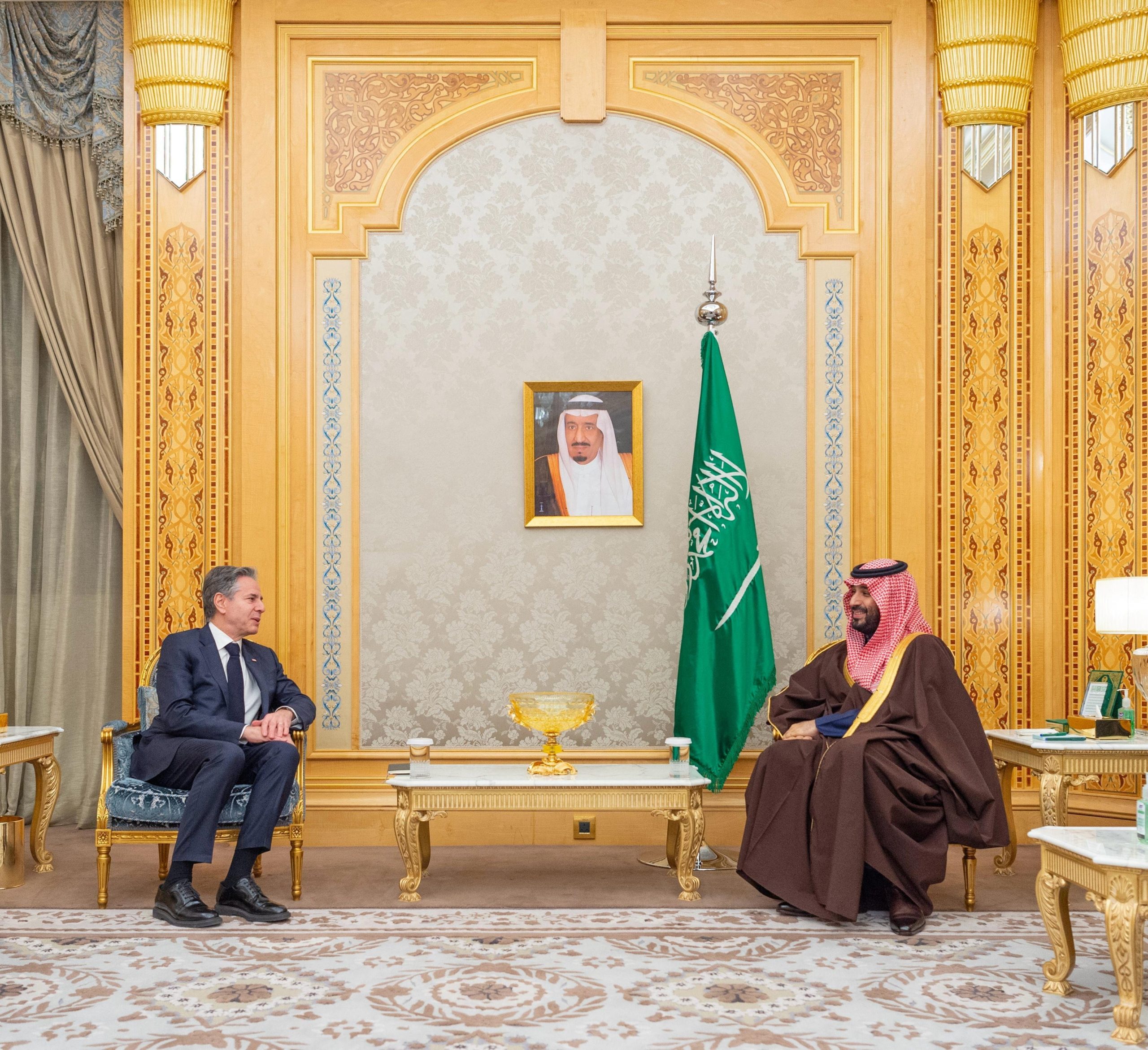 بلينكن يصل الرياض في أولى محطات جولته الخامسة بالشرق الأوسط.. التقى محمد بن سلمان وتناقشا حول حرب غزة