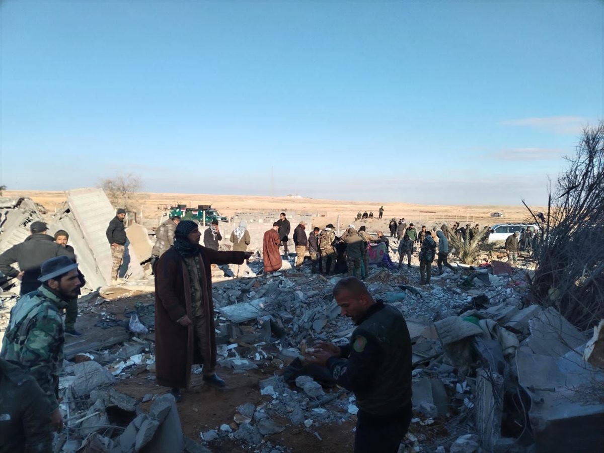 إيران تدين “بشدة” الهجمات الأمريكية على العراق وسوريا.. و”الحوثي”: ستجر المنطقة نحو صراع أوسع