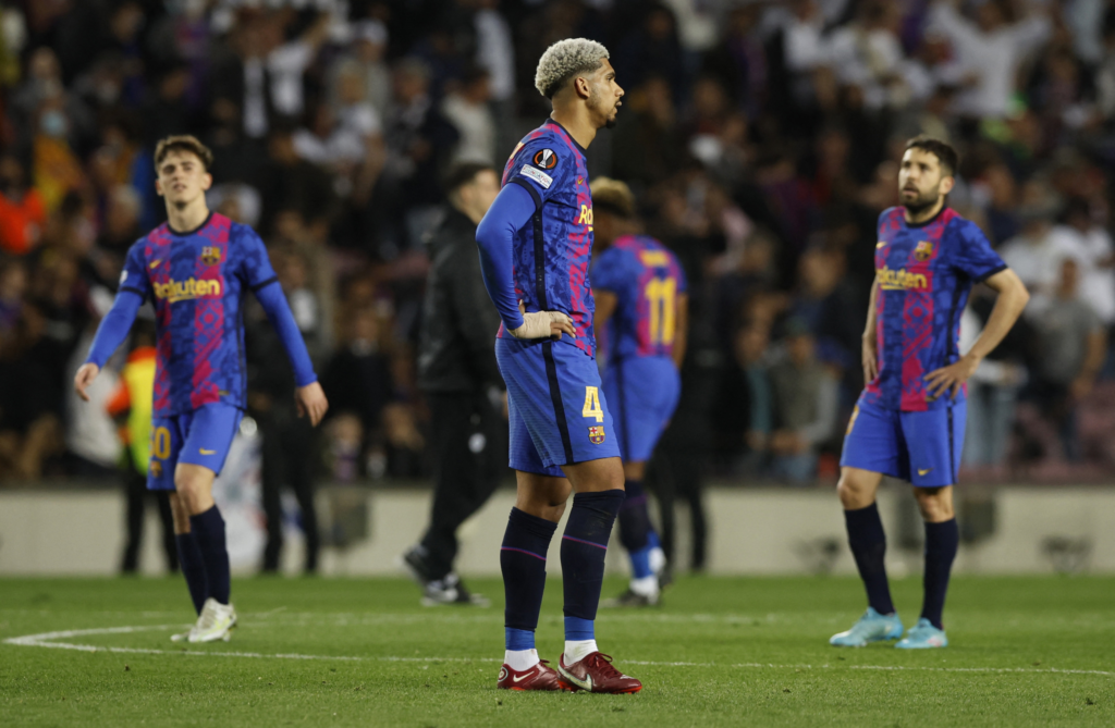 هل يكون هانزي فليك منقذ برشلونة