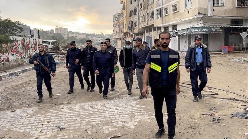دمج جهات محلية بإدارة قطاع غزة
