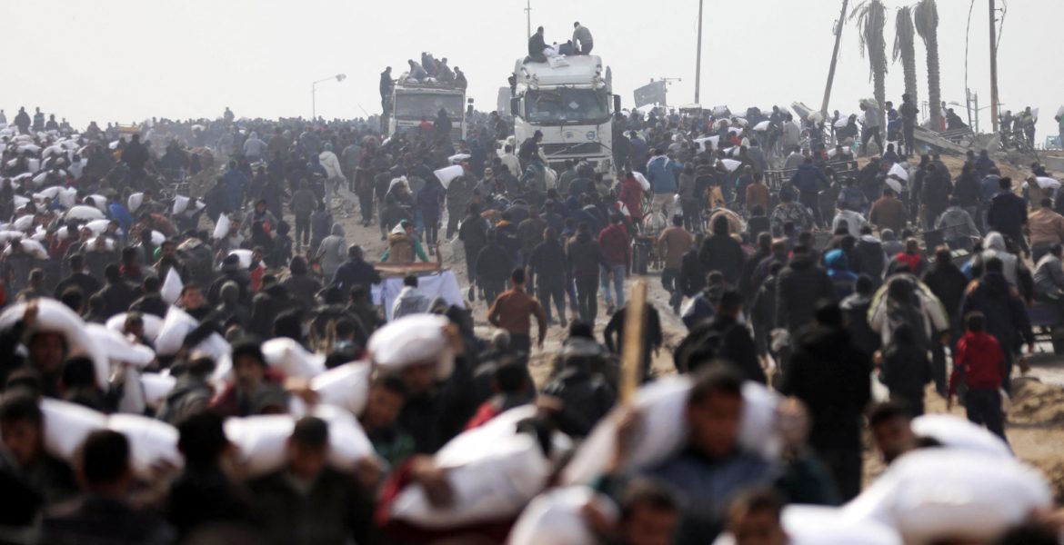 طريق عسكري إسرائيلي لتوصيل المساعدات لشمال غزة.. الأمم المتحدة تختبره وتل أبيب تتحدث عن طريق بحري 