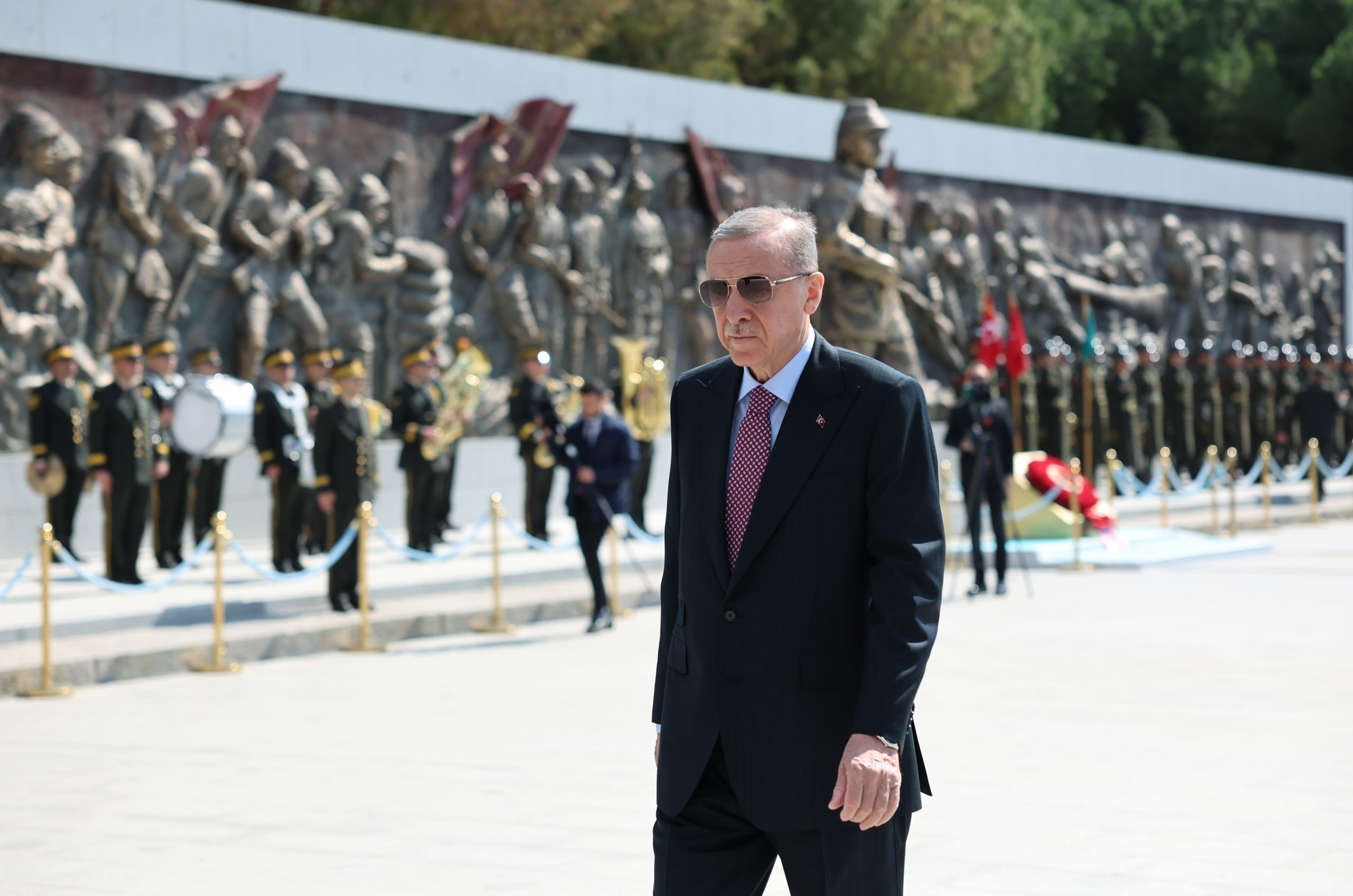 أردوغان يلوح بعمل عسكري قريب خارج الحدود