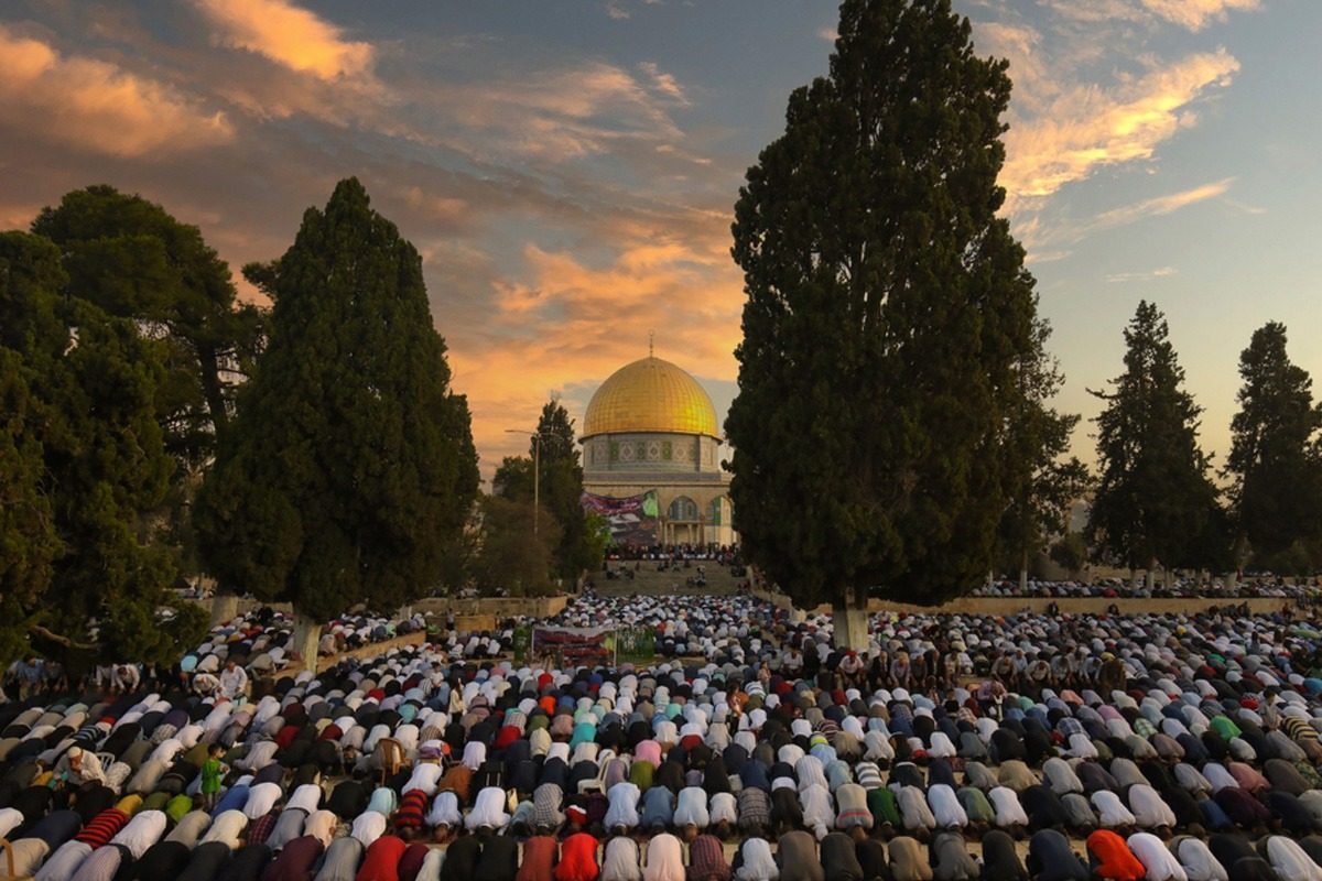 بينما تعيش الأمة الإسلامية أصعب مراحل مخاضها.. ما الذي يمكننا تقديمه لها في رمضان؟