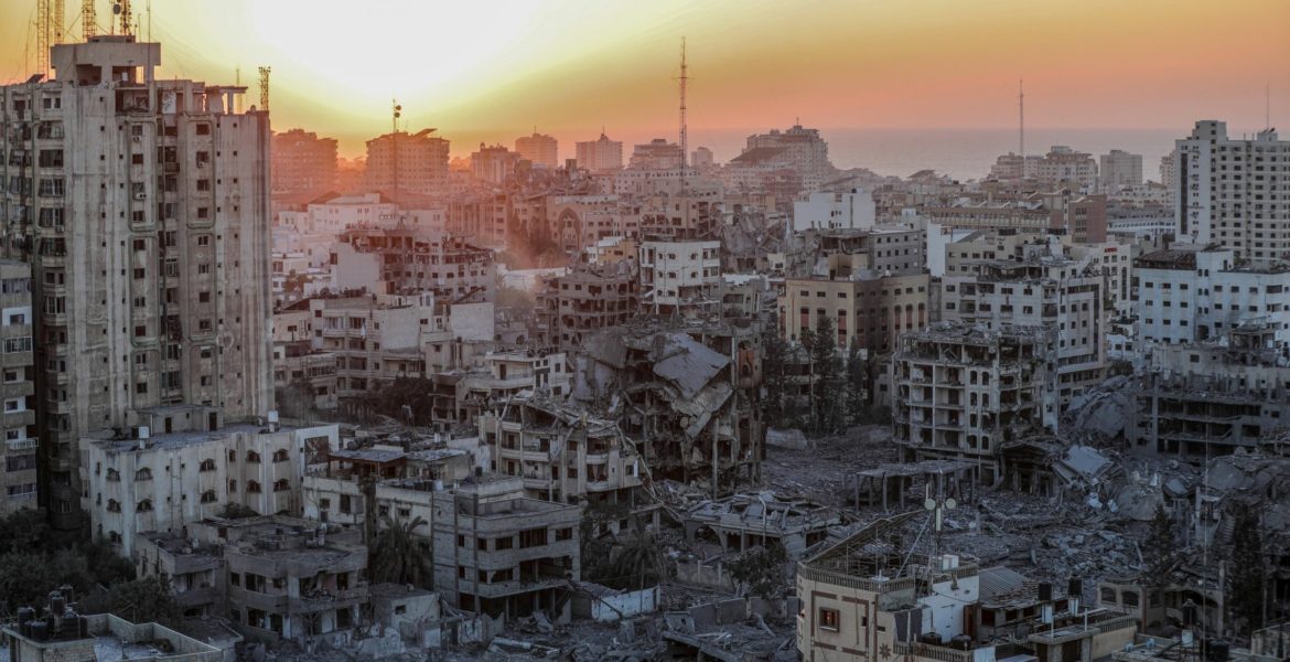العيش على حد السيف.. عن الغربة والحرب في حياة طلبة غزة في الخارج