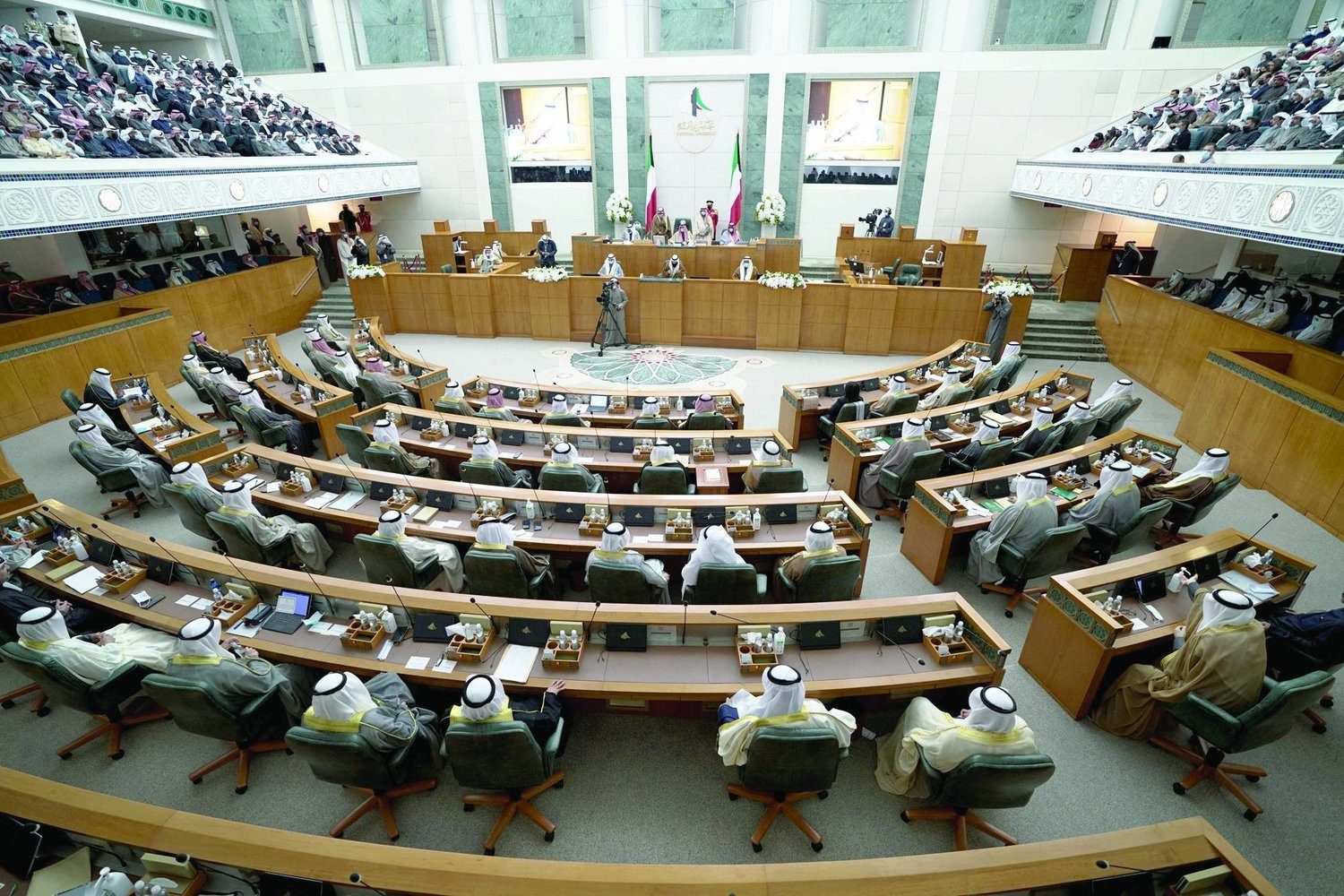 تغيير محدود في أول انتخابات برلمانية بالكويت في عهد الأمير الجديد.. وهذه الخريطة الجديدة للتكتلات السياسية 