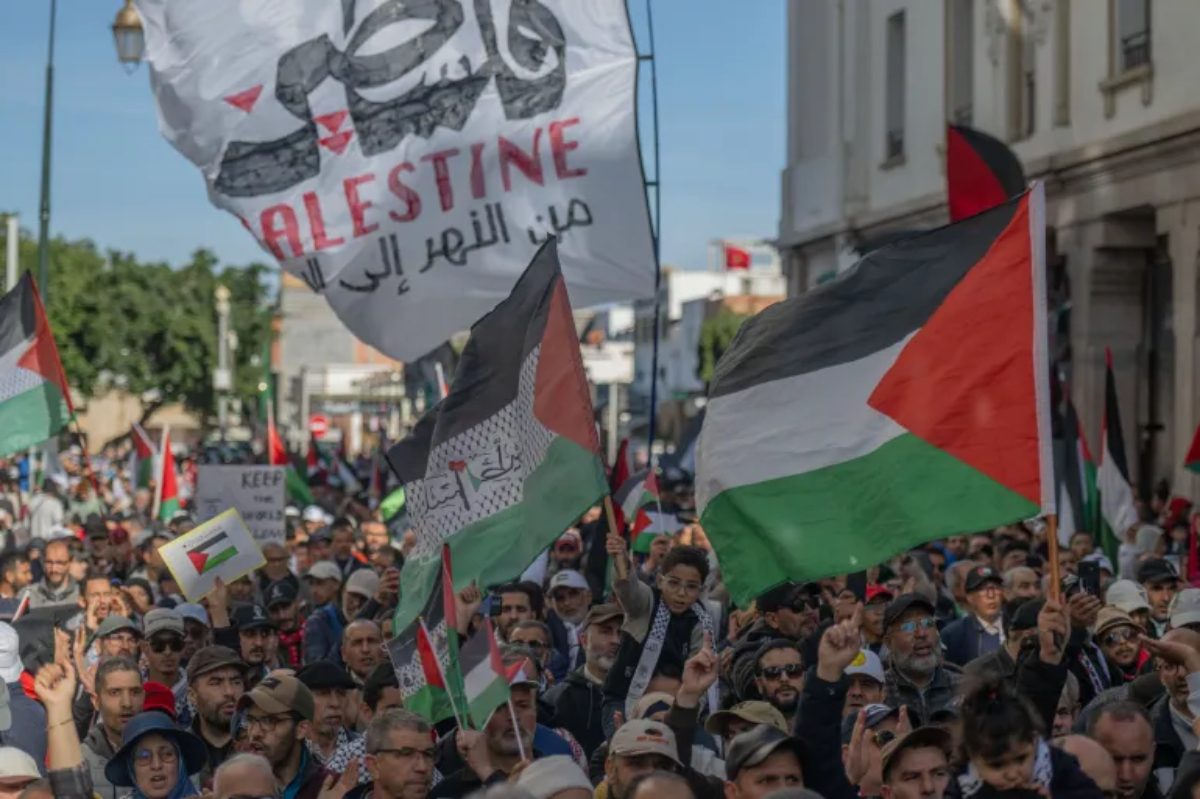 إلى متى يا عرب نظل قابعين تحت الاستبداد ونعاني من كل هذا الذل والهوان؟! 