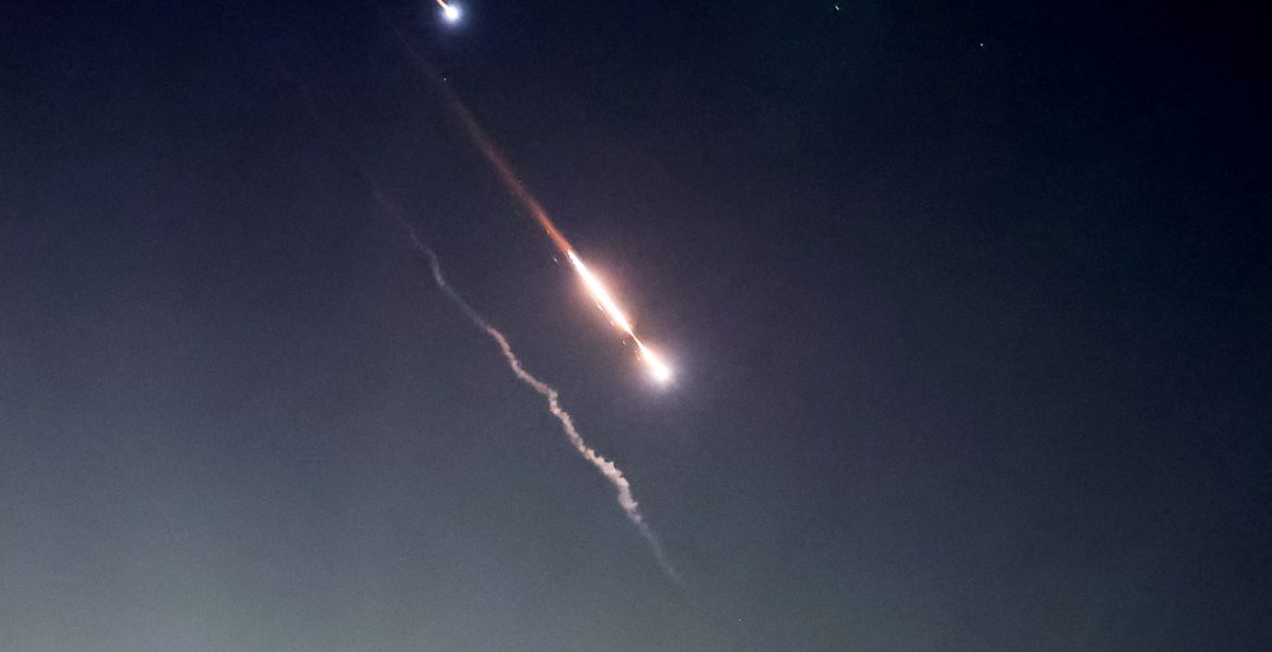“شاهد وغدر وعماد وخيبر”.. طهران تكشف عن الصواريخ والطائرات المستخدمة في هجومها على إسرائيل