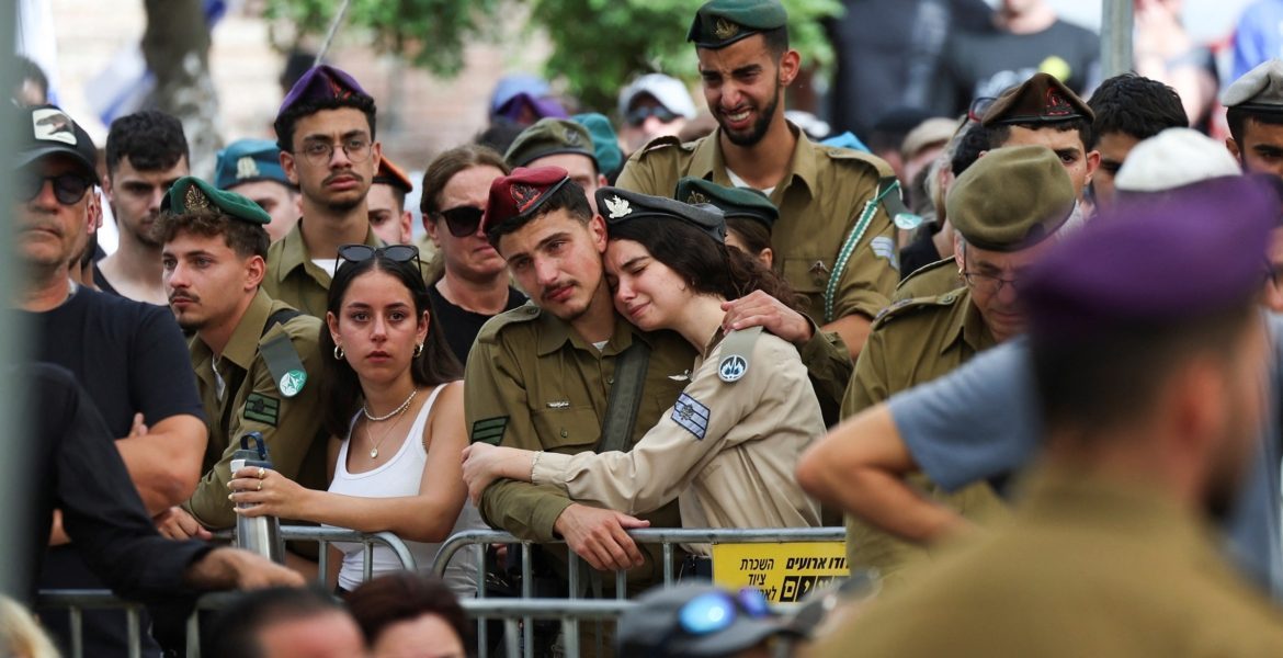استطلاع يصدم قيادات جيش الاحتلال.. 58% من الضباط يرغبون في مغادرة الخدمة بعد الحرب لهذا السبب 