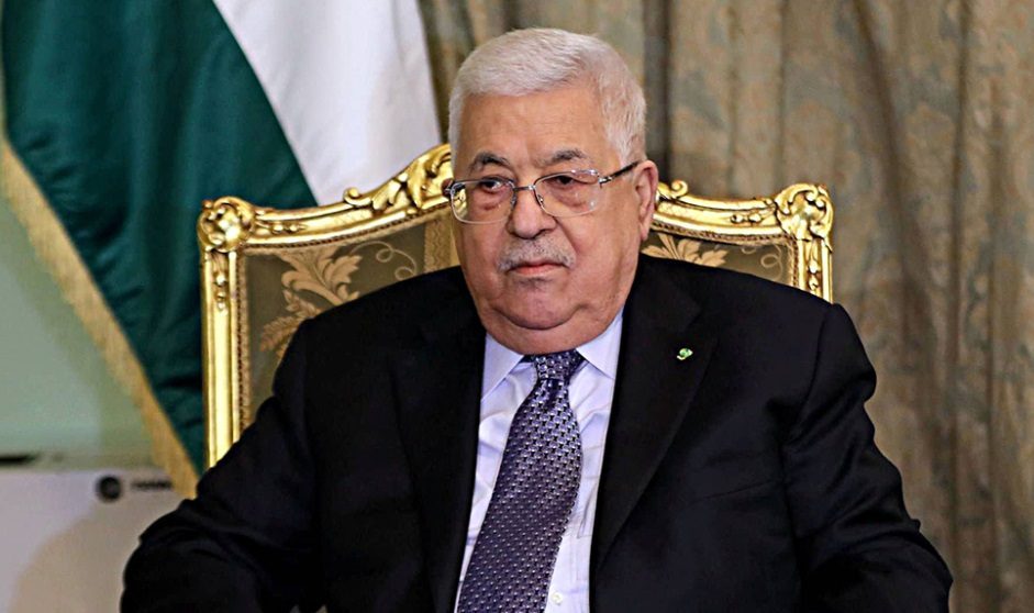 محمود عباس يطلب من إسرائيل دخول غزة