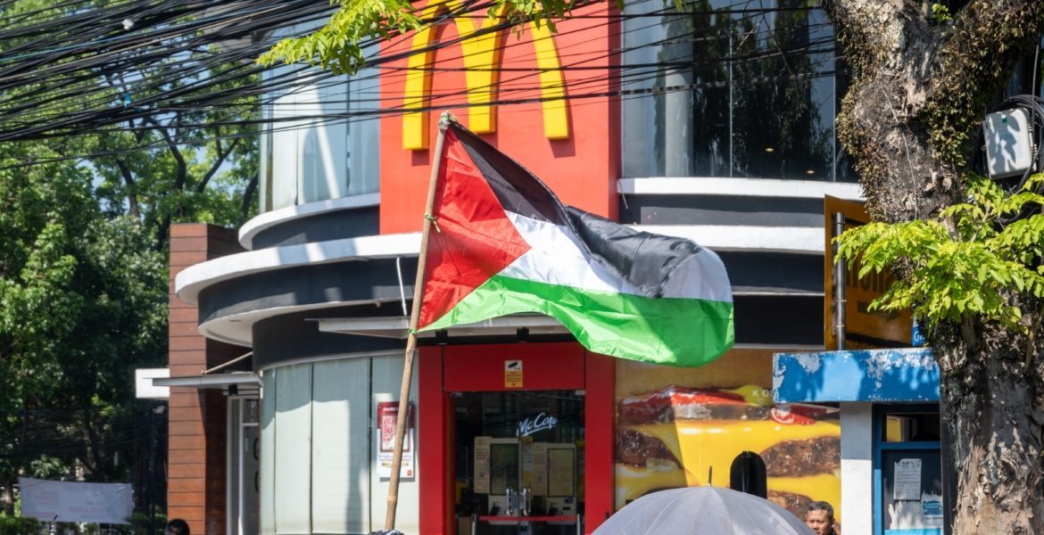 “من الكبائر وحرام قطعاً”.. هيئة علماء فلسطين تصدر فتوى حول التعامل مع الاحتلال وشركاته والشركات الداعمة له