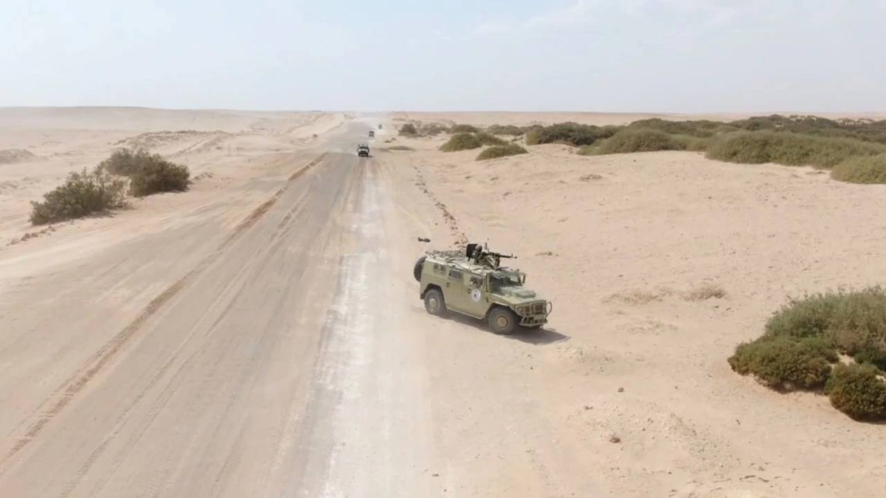 صور توثق وجود ناقلات روسية في يد قوات حفتر قرب قاعدة الجفرة مقر قوات فاغنر