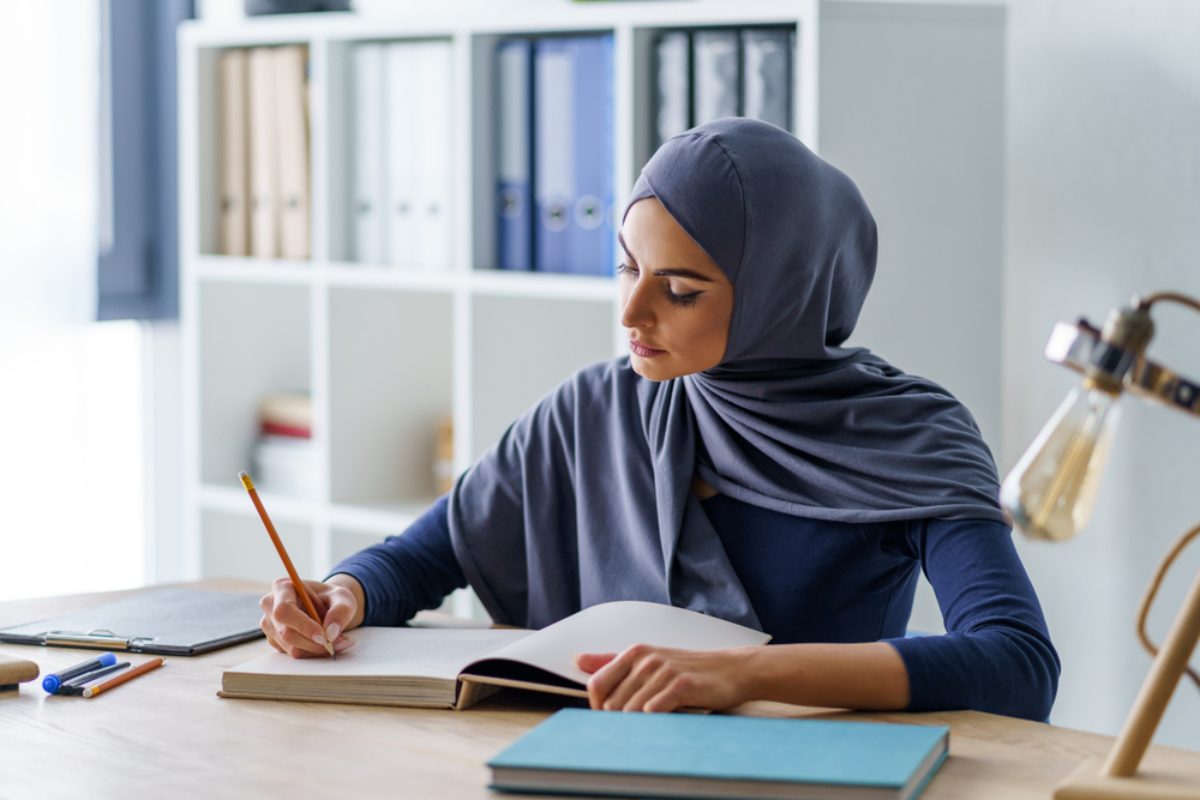 حتى لا تكون التكلفة النفسية مدمرة لك ولأسرتك! خطوات على الأم اتخاذها قبل البدء في دراسة أو عمل جديد 