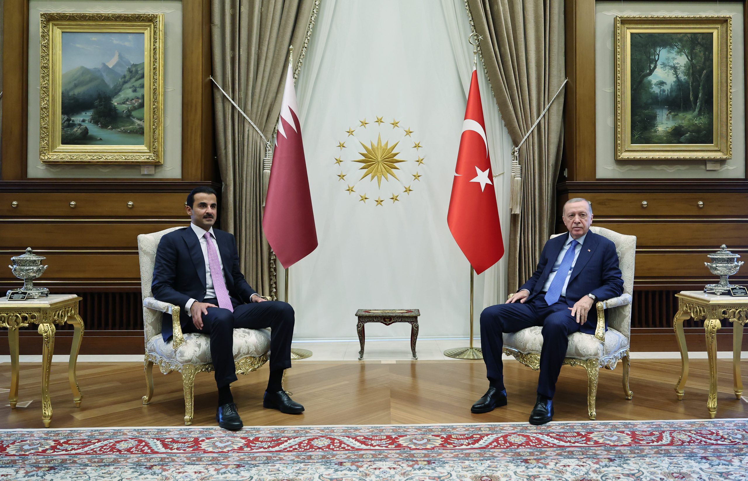 أمير قطر يزور تركيا.. الشيخ تميم بن حمد يبحث مع أردوغان تعزيز الجهود لوقف إطلاق النار بغزة 