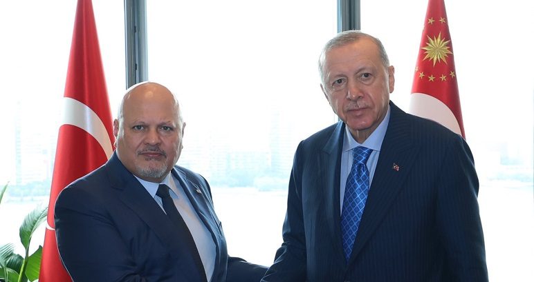 أردوغان يقدم لمدعي الجنائية الدولية كتابي “الدليل” و”الشاهد”.. يوثقان الجرائم الإسرائيلية بقطاع غزة
