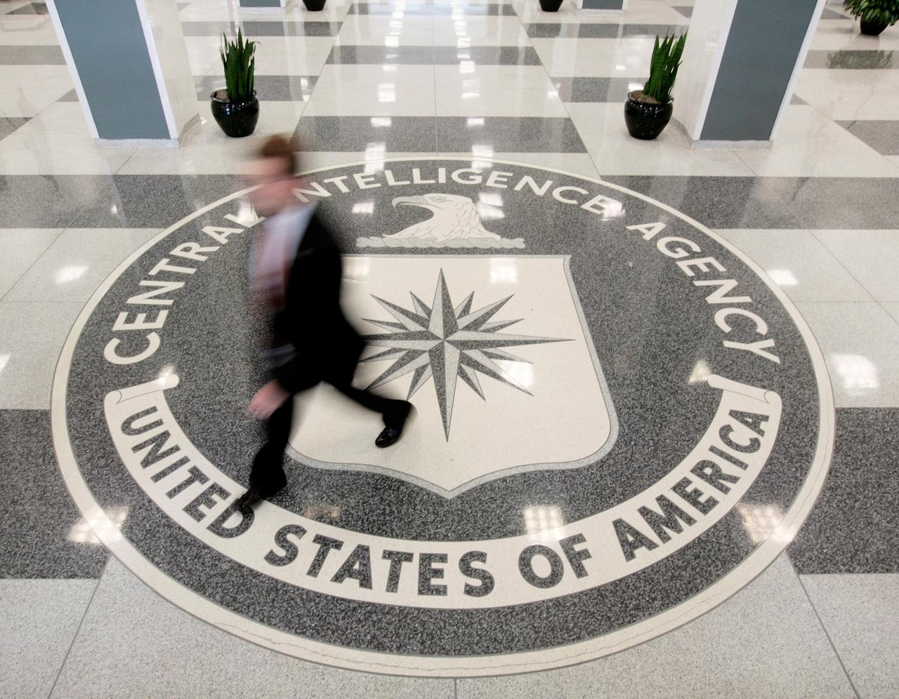  كيف تجند الـ CIA جواسيسها حول العالم عبر الإنترنت؟