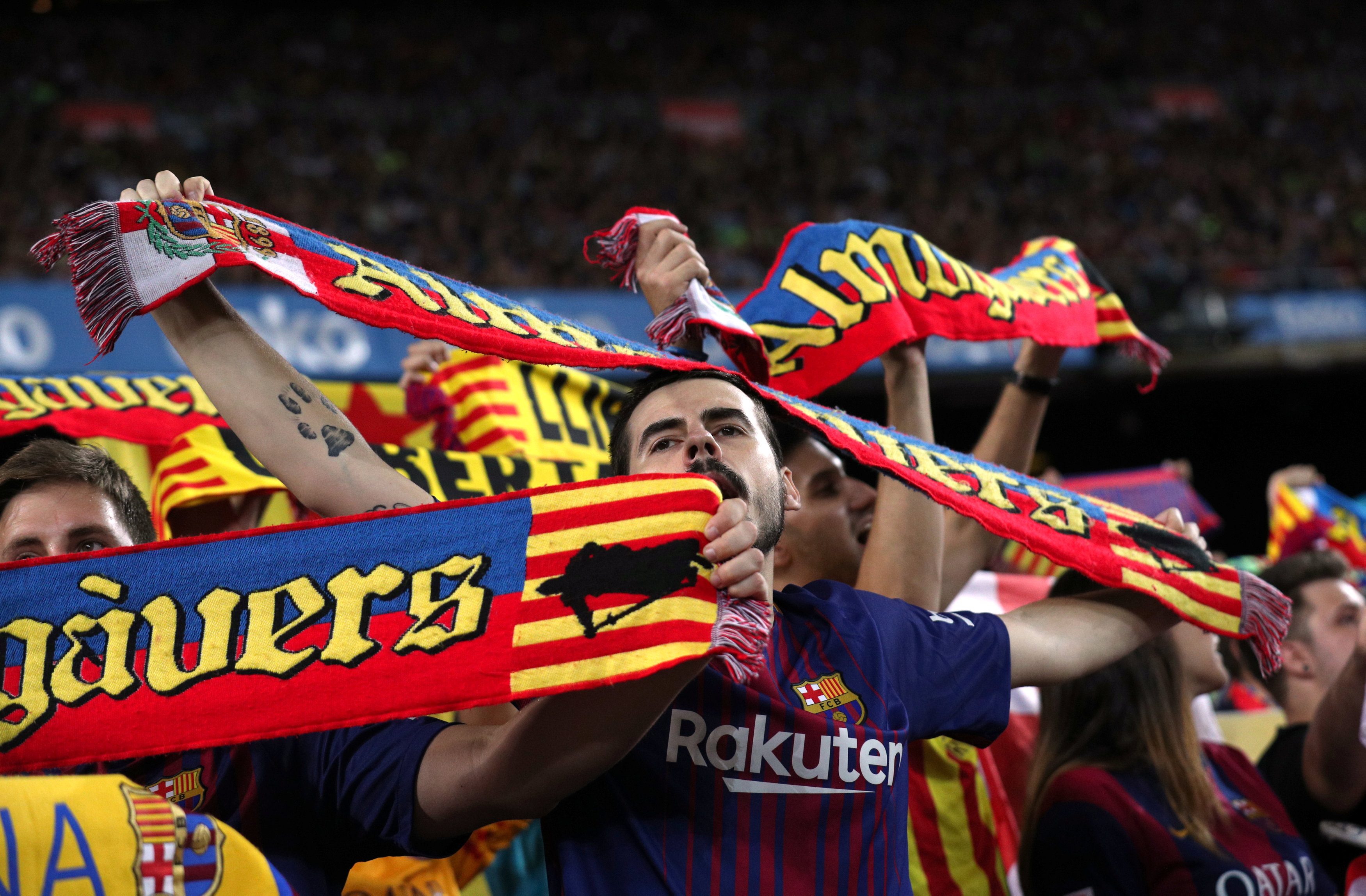 برشلونة لن يرد ثمن تذاكر المباريات لجماهيره (رويترز)